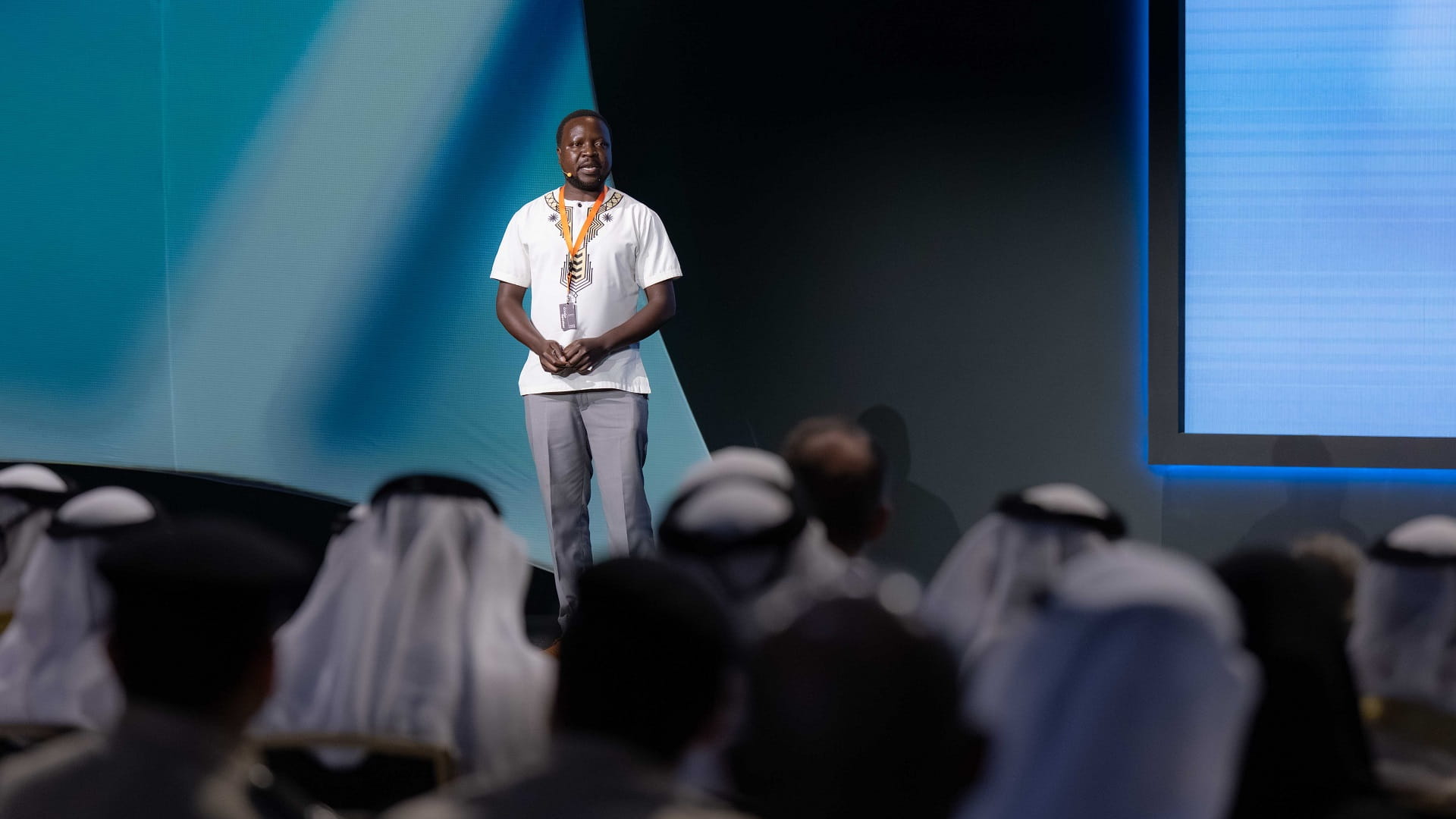 سلطان القاسمي يشهد خطابين ملهمين بالمنتدى الدولي للاتصال الحكومي