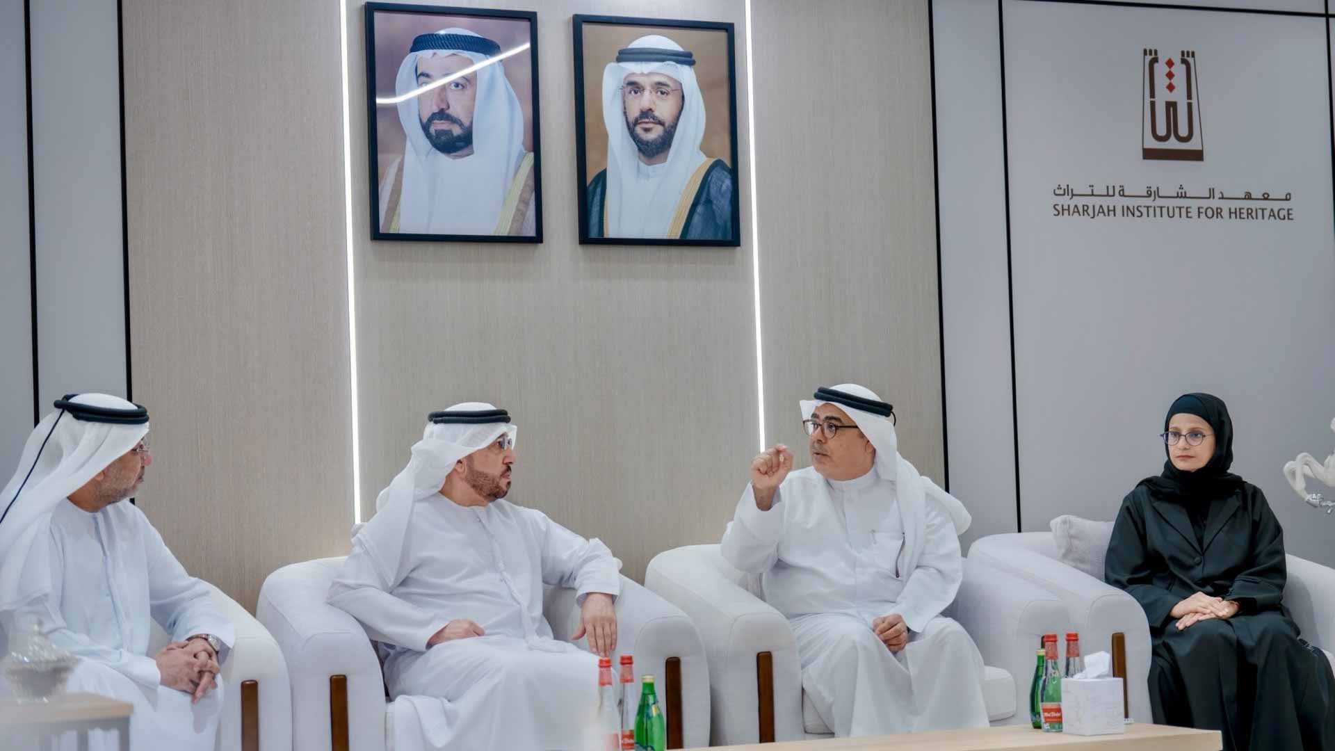 "الشارقة للتراث" وجمعية حماية اللغة العربية يبحثان التعاون  