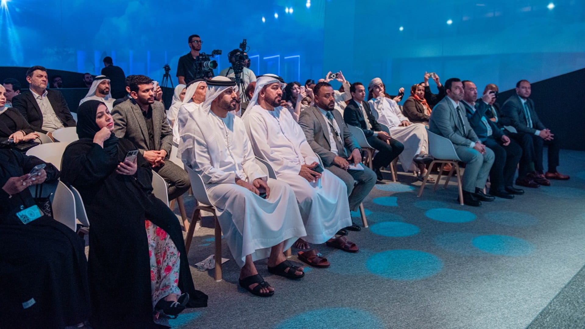 خبراء في منتدى الاتصال يبحثون الأطر القانونية للذكاء الاصطناعي 