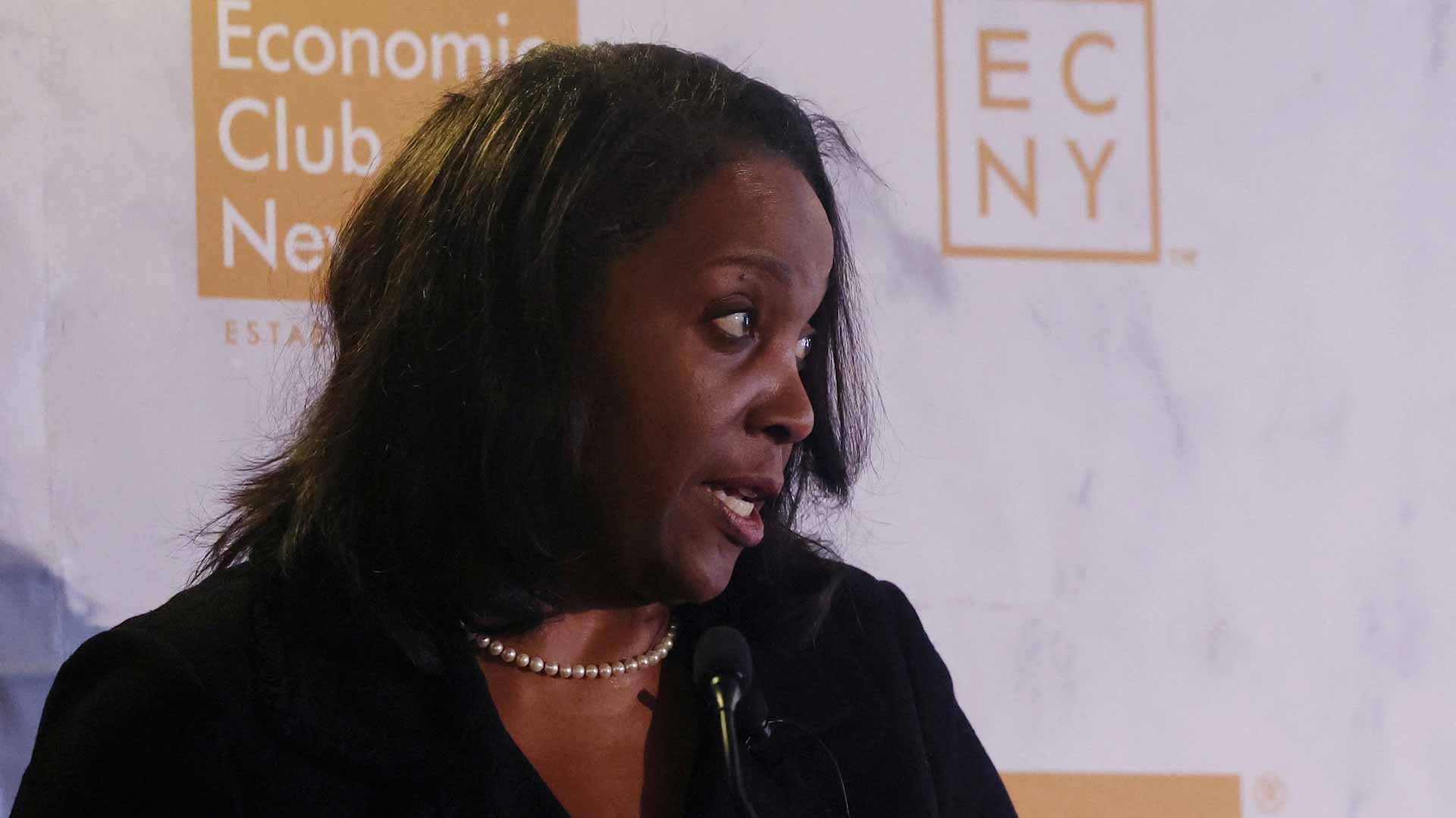 قاضية أميركية تفرمل ترامب وتمنعه من عزل ليسا كوك من البنك المركزي  