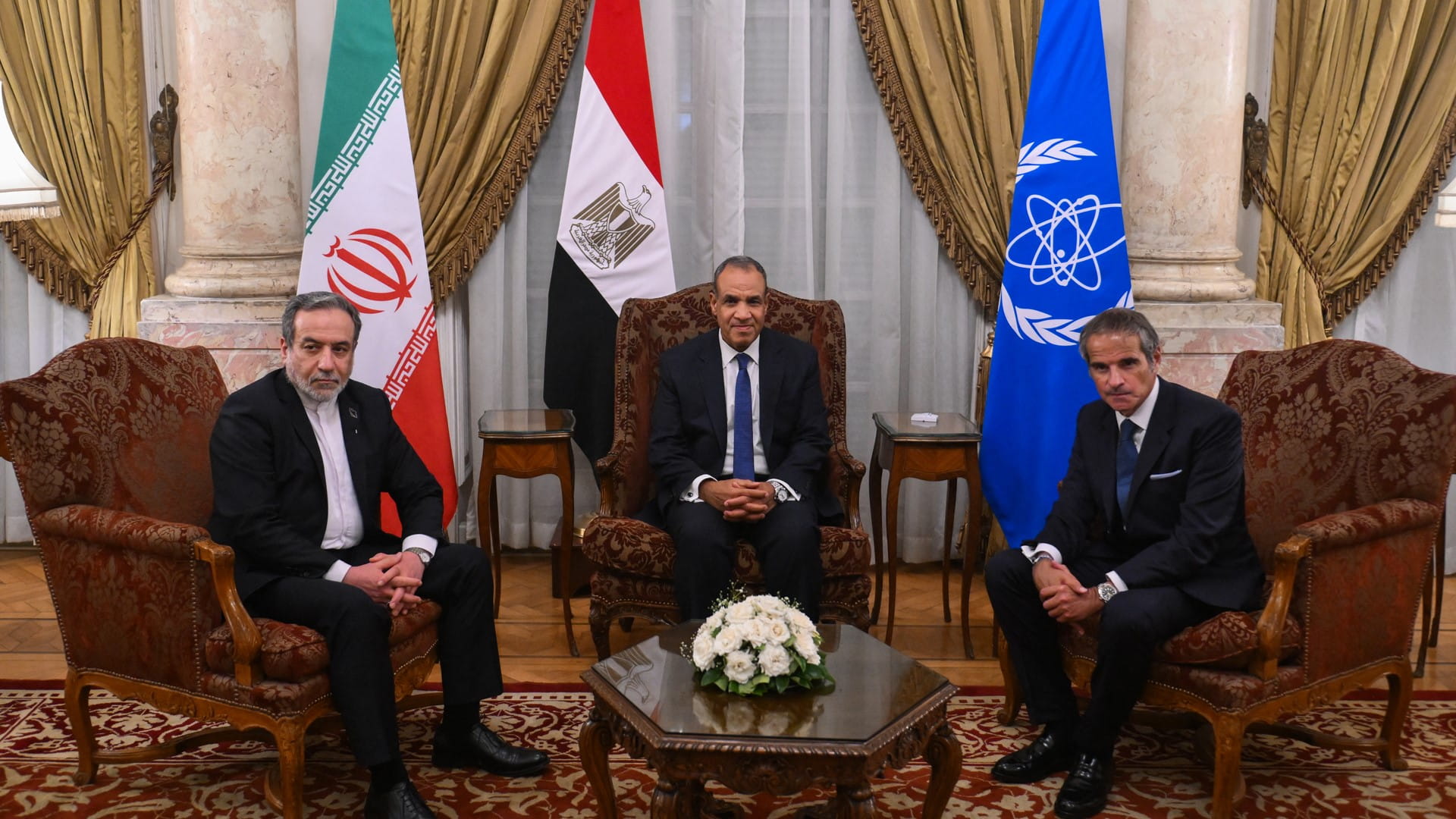  في القاهرة.. إيران توقع اتفاقاً لاستئناف التعاون مع الوكالة الذرية 