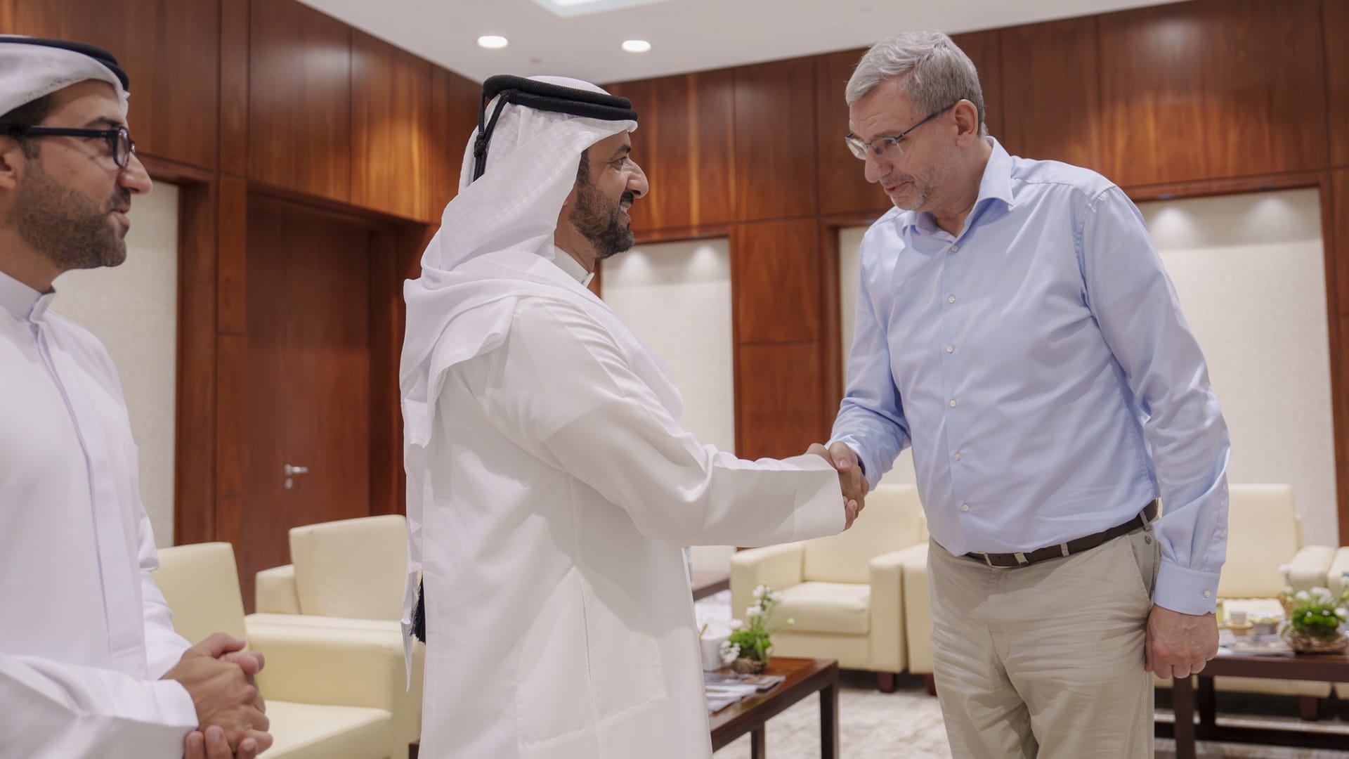 سلطان بن أحمد: الحضور الدبلوماسي يثري منتدى الاتصال الحكومي