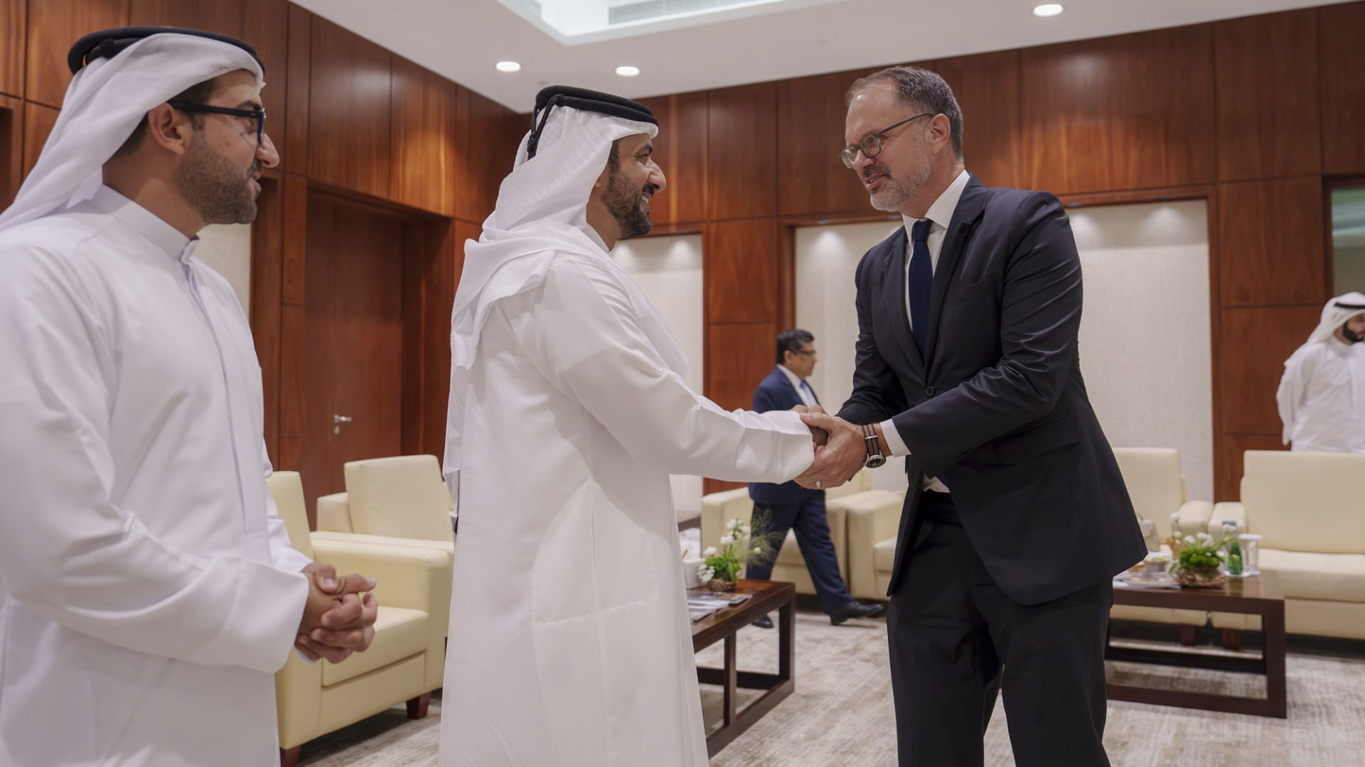 سلطان بن أحمد: الحضور الدبلوماسي يثري منتدى الاتصال الحكومي