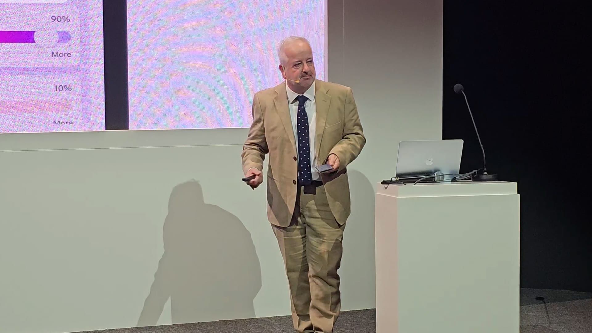 منتدى الاتصال: الأفكار الإبداعية أهم من التطبيقات في صحافة الهاتف 