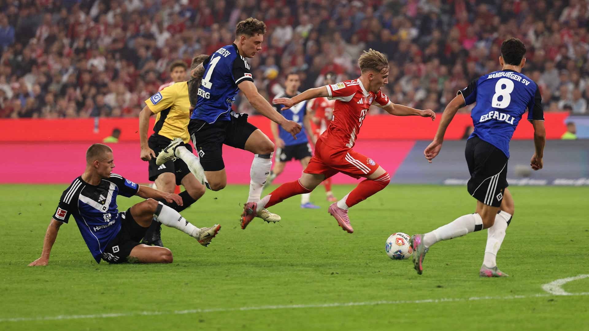 بايرن ميونيخ يواصل تحطيم الخصوم في الدوري الألماني