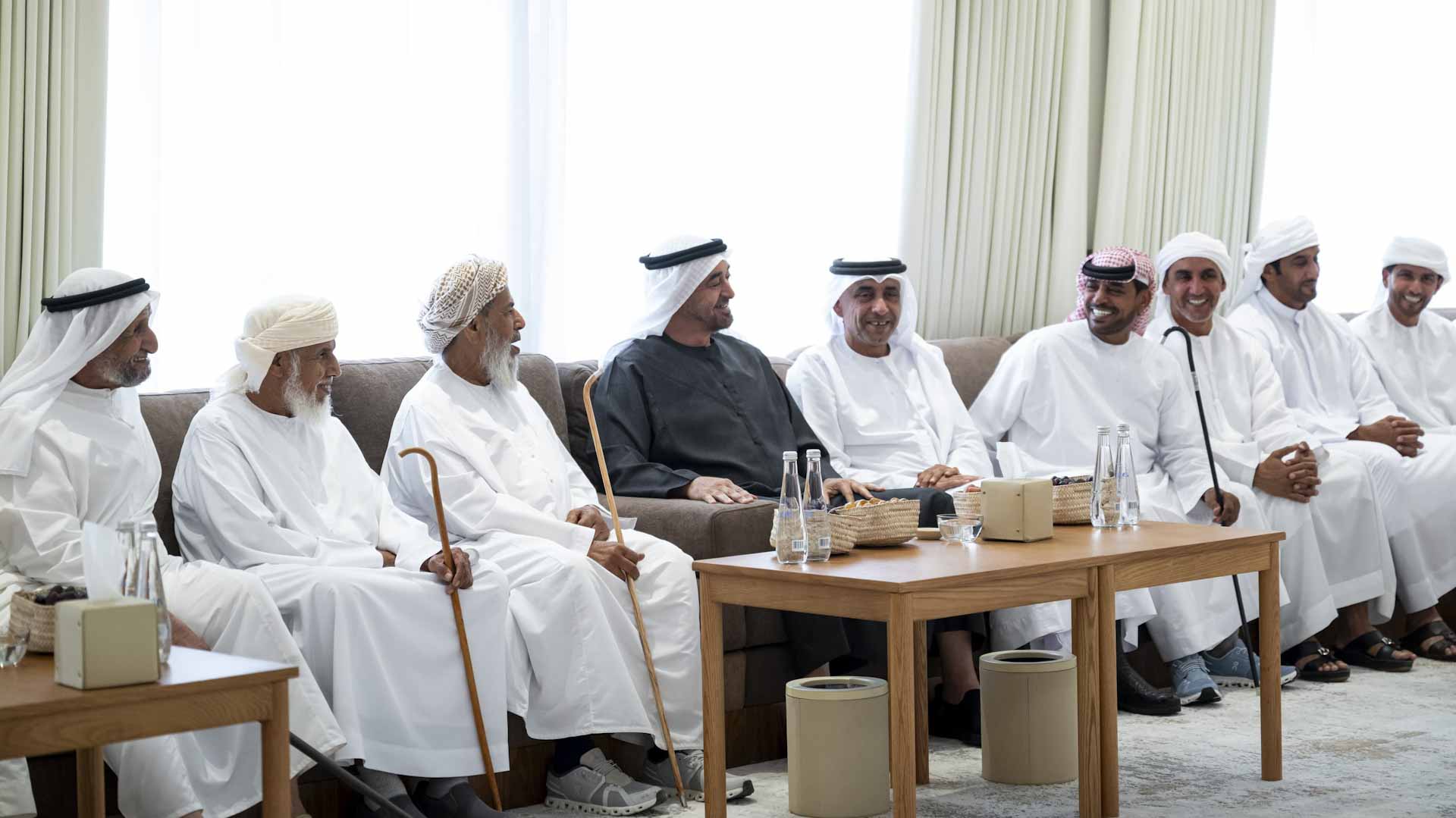 رئيس الدولة يقدم واجب العزاء في وفاة سعيد عامر النيادي 