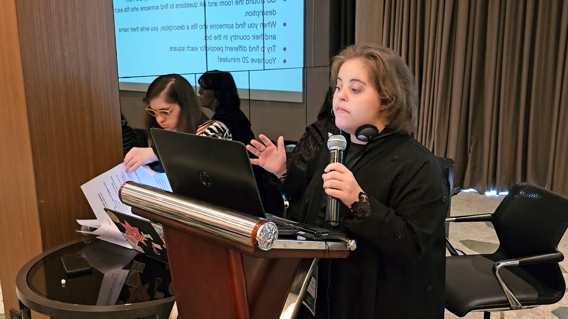 قمة المناصرين الذاتيين بالشارقة تبحث تعزيز حقوق المعاقين في العالم