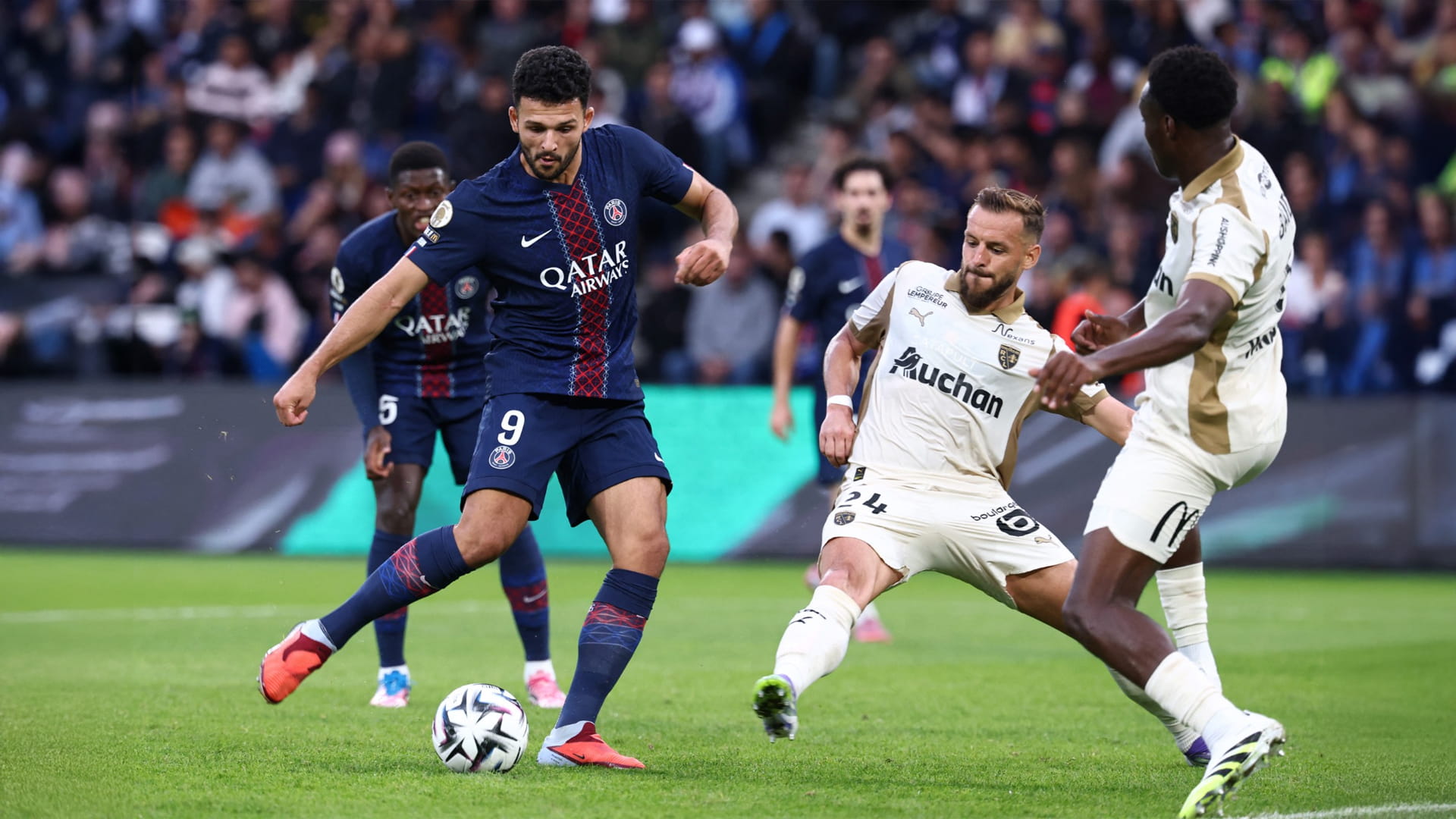 Paris Saint-Germain tops Ligue 1 with win over Lens 