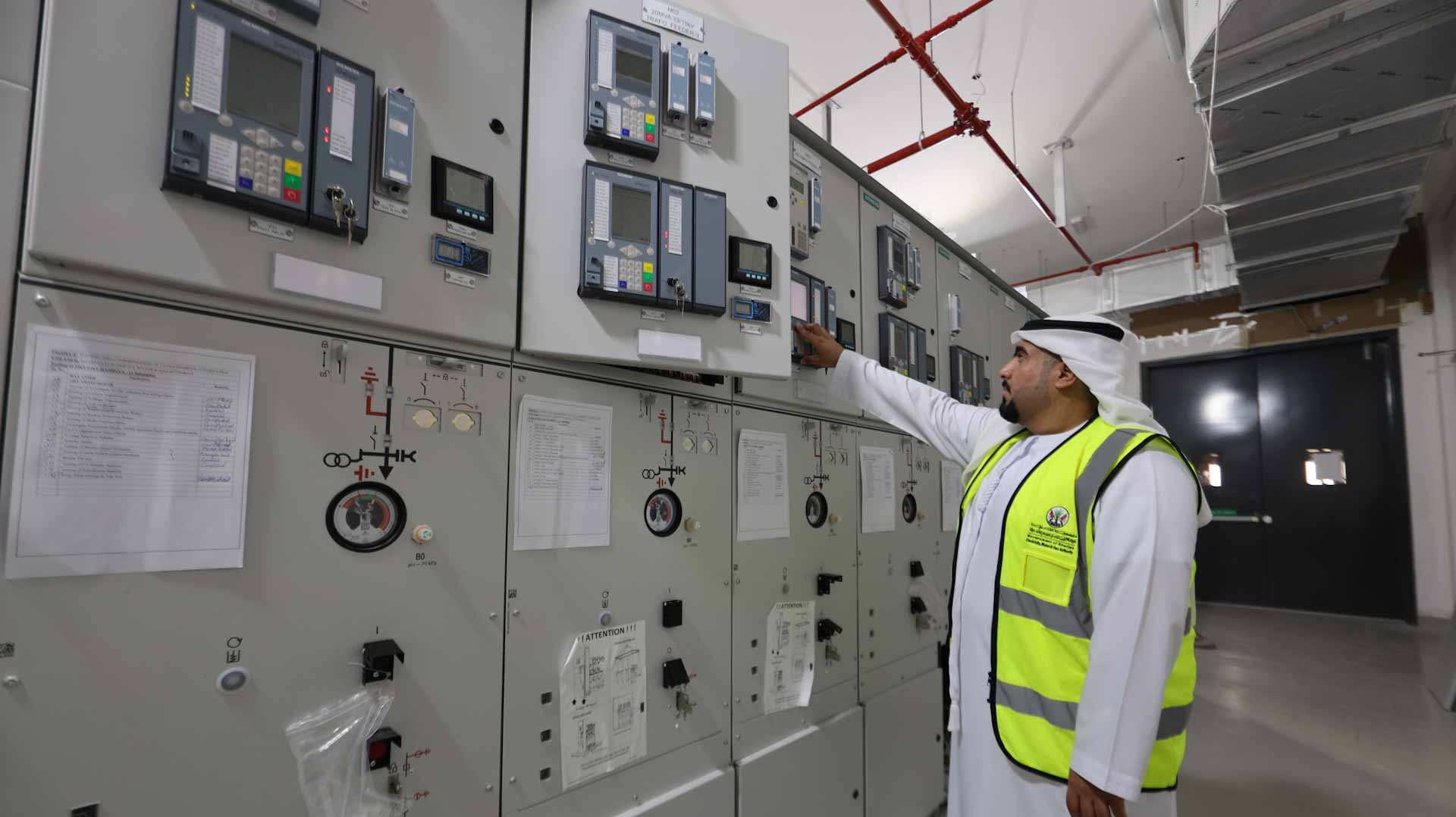   كهرباء الشارقة تنفذ11 محطة لتوزيع الإنارة بمختلف المناطق 