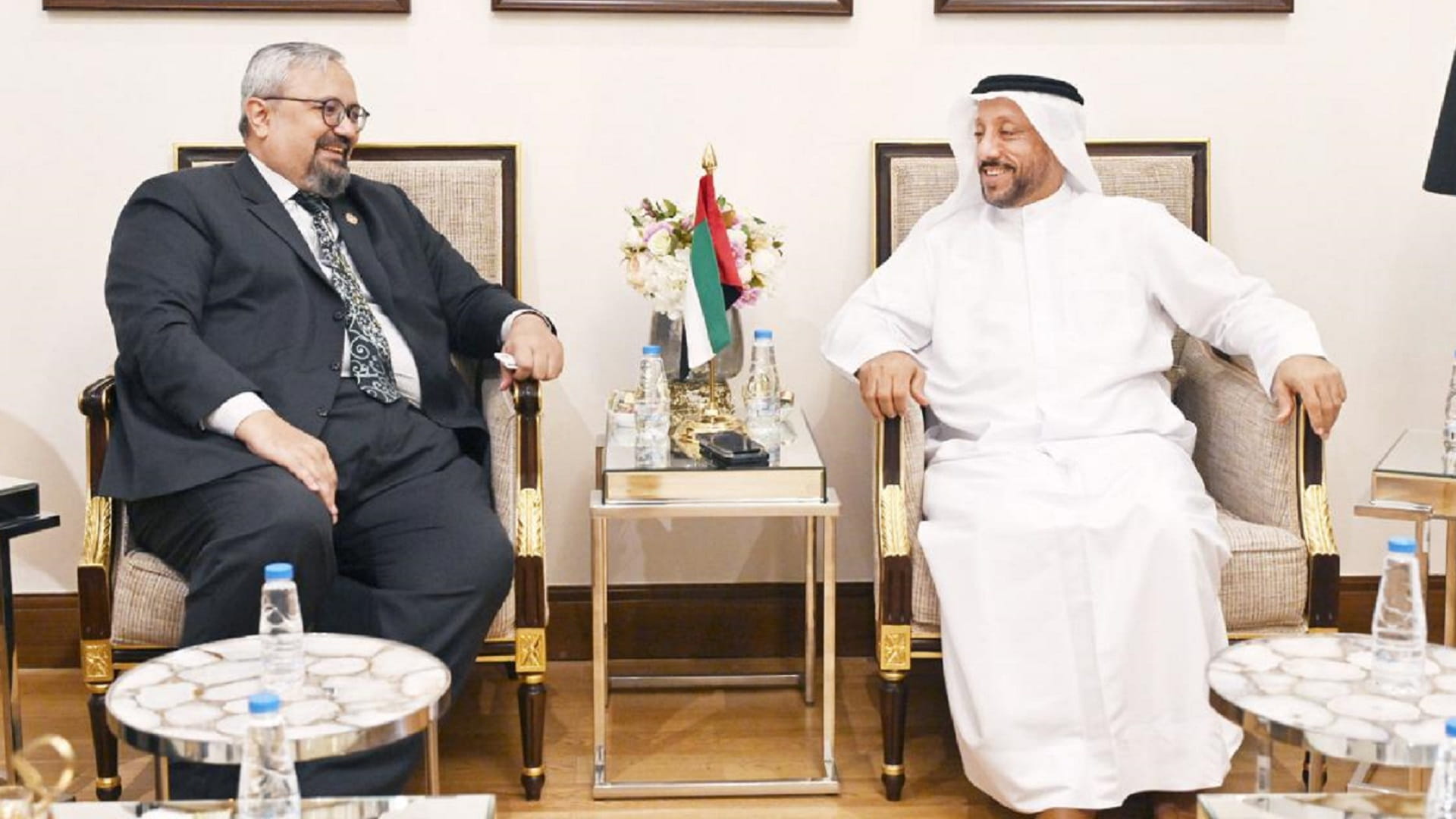 غرفة الشارقة تبحث وسفارة ماليزيا تعزيز التعاون بين مجتمعي الأعمال 