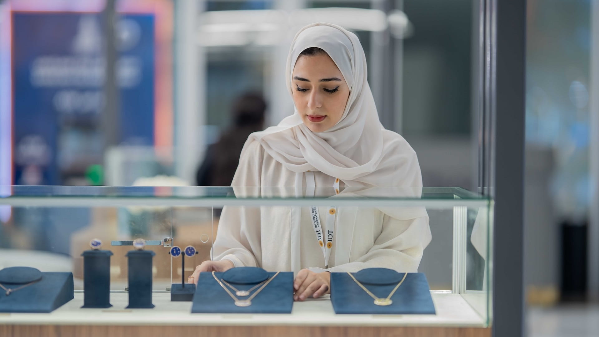 "سيدات أعمال الشارقة" يشارك بمعرض الشرق الأوسط الساعات والمجوهرات 