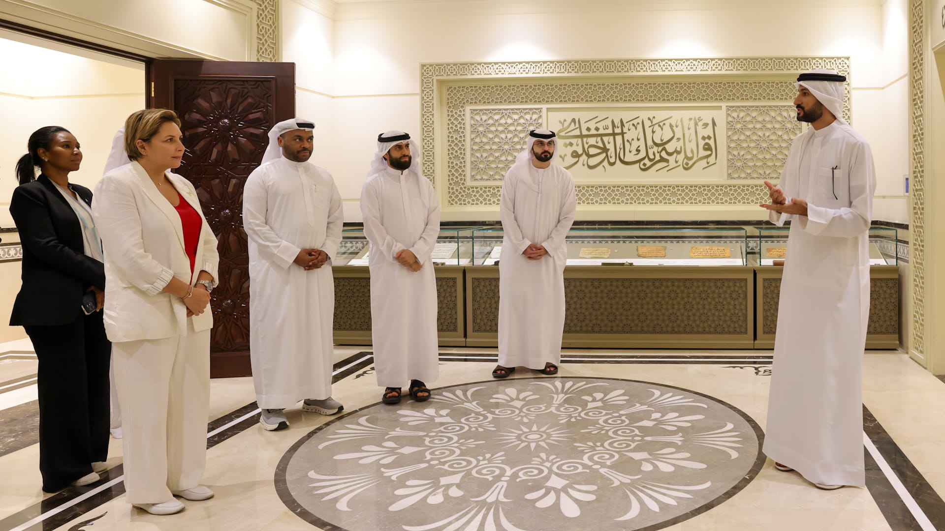 وفد البرلمان العربي للطفل يزور مجمع القرآن الكريم في الشارقة