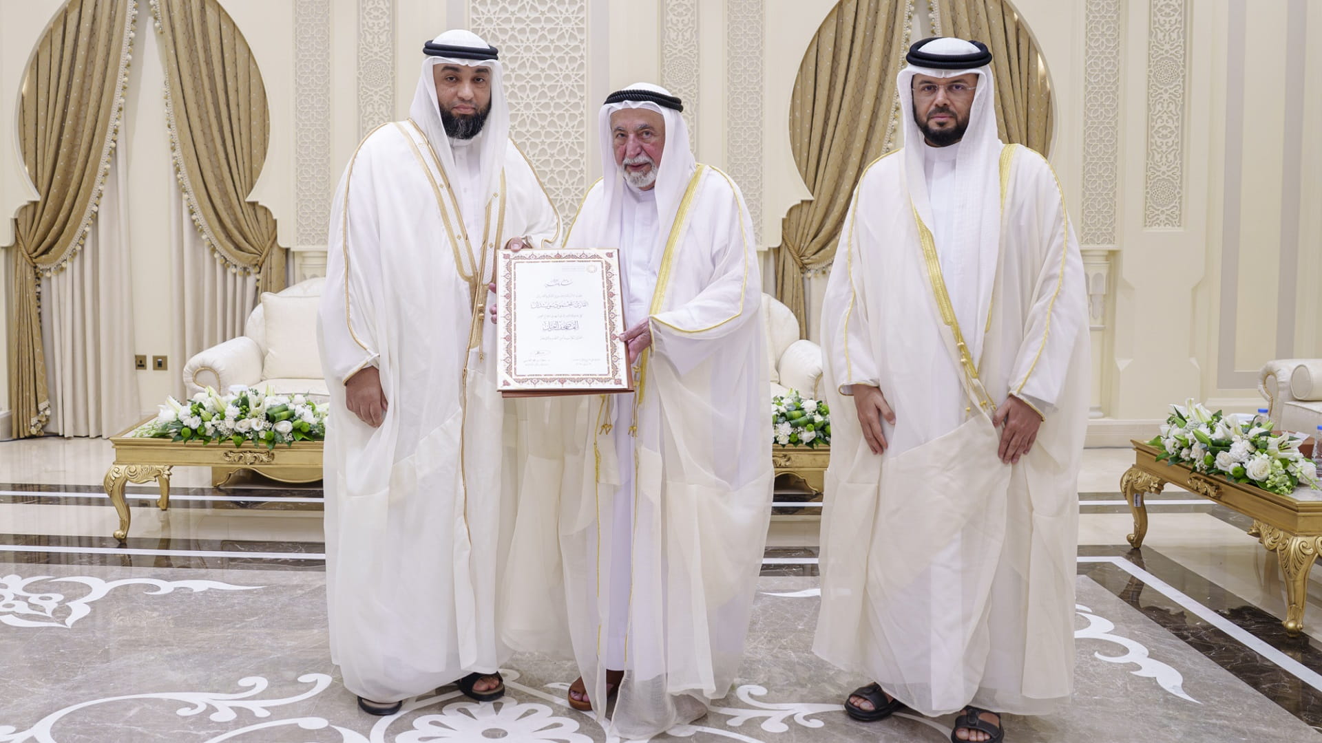 حاكم الشارقة يطلق المصحف المرتل للقارئ رعد الكردي