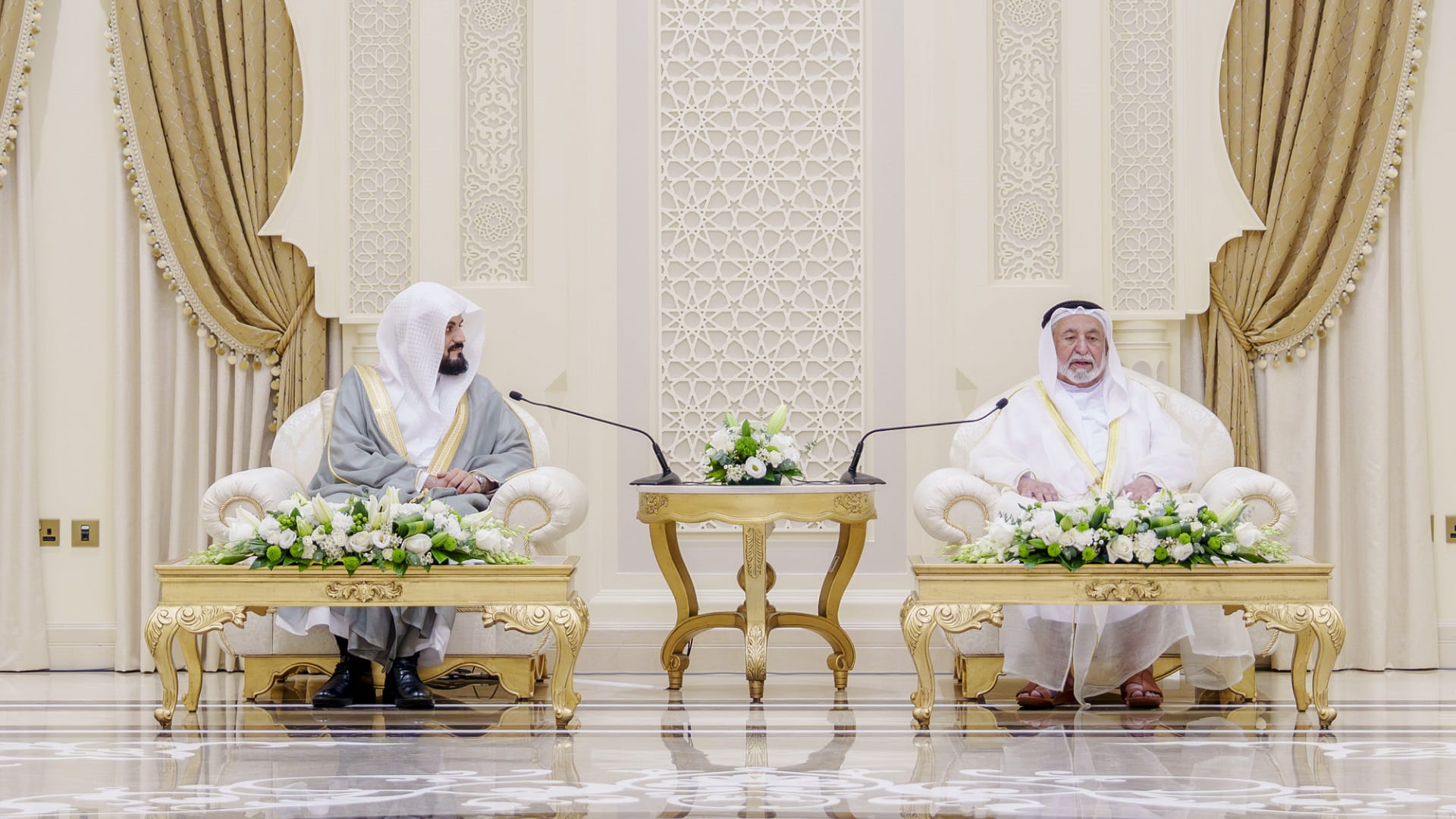 حاكم الشارقة يطلق المصحف المرتل للقارئ رعد الكردي