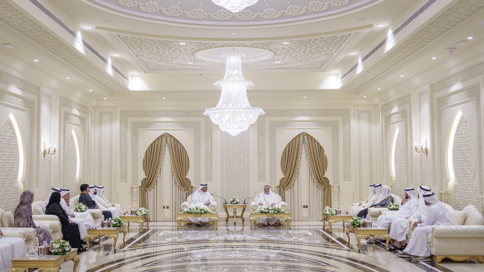 Sharjah Ruler receives delegation from Emirates Islamic Bank 