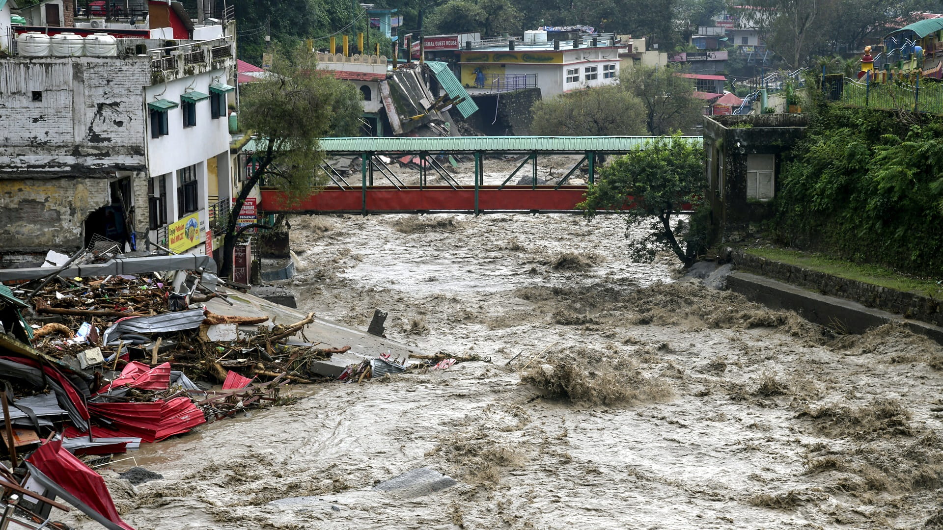مقتل وفقدان 31 شخصاً بانهيارات أرضية بعد أمطار غزيرة في الهند