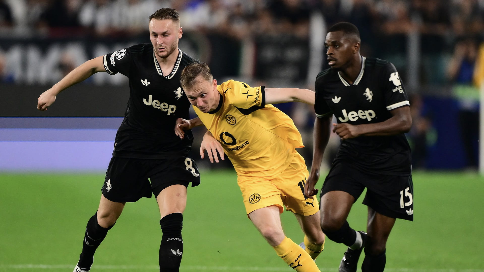 يوفنتوس ينجو من السقوط أمام دورتموند في دوري الأبطال  