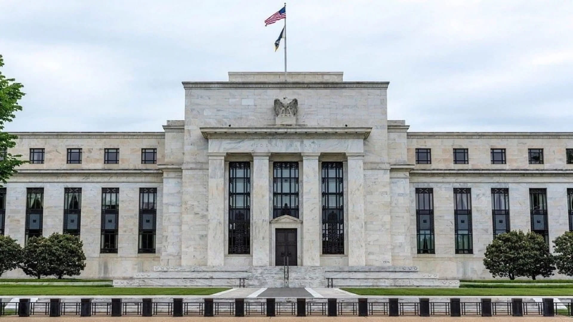 "الفيدرالي الأميركي" يخفض أسعار الفائدة لأول مرة في 2025 