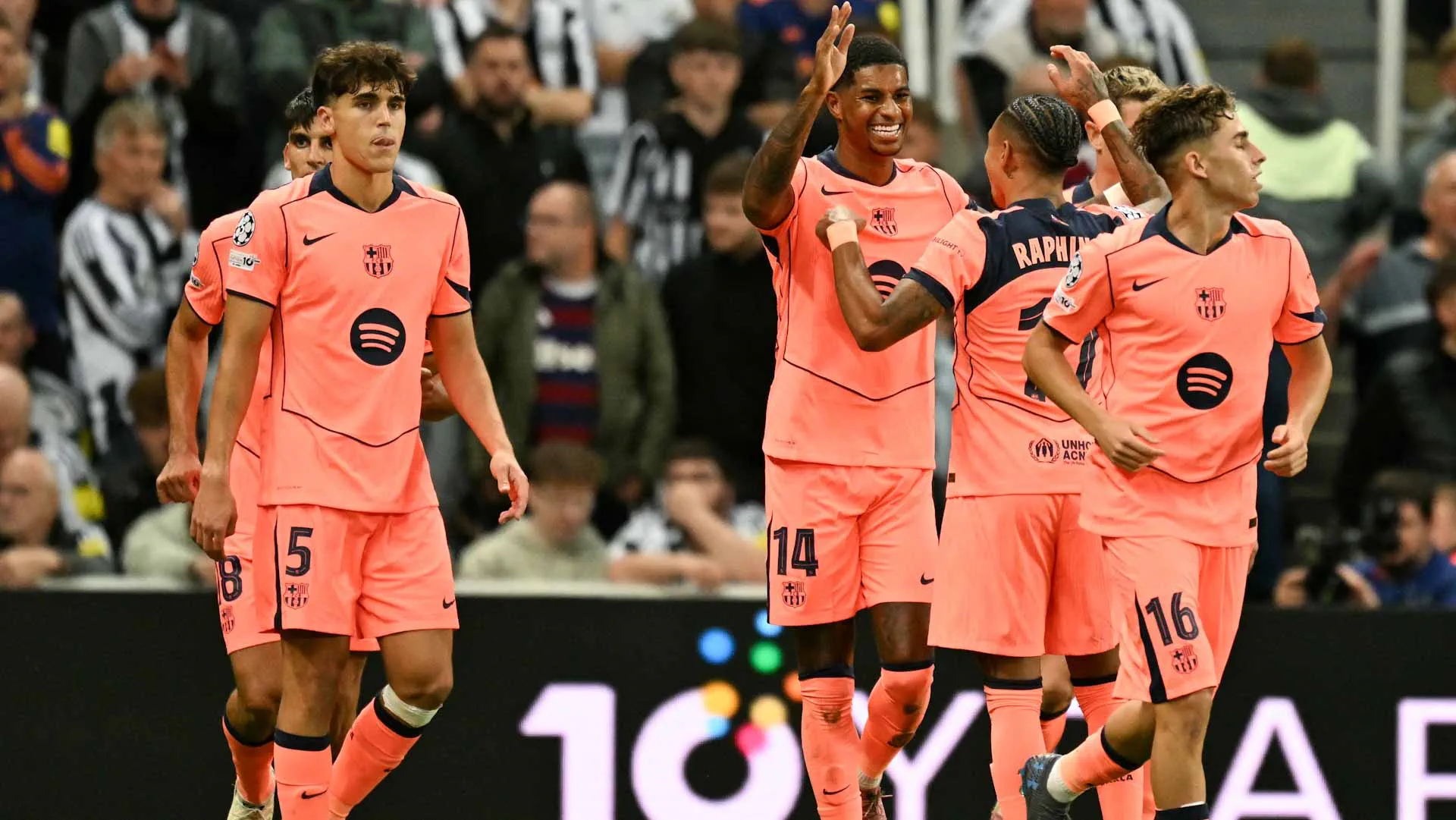Barcelona defeats Newcastle in Champions League 