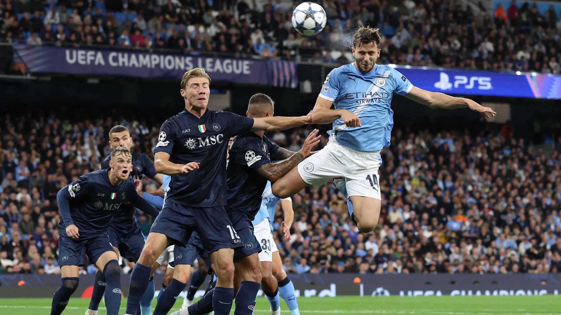 مانشستر سيتي يبدأ مشواره في الأبطال بفوز مقنع على نابولي