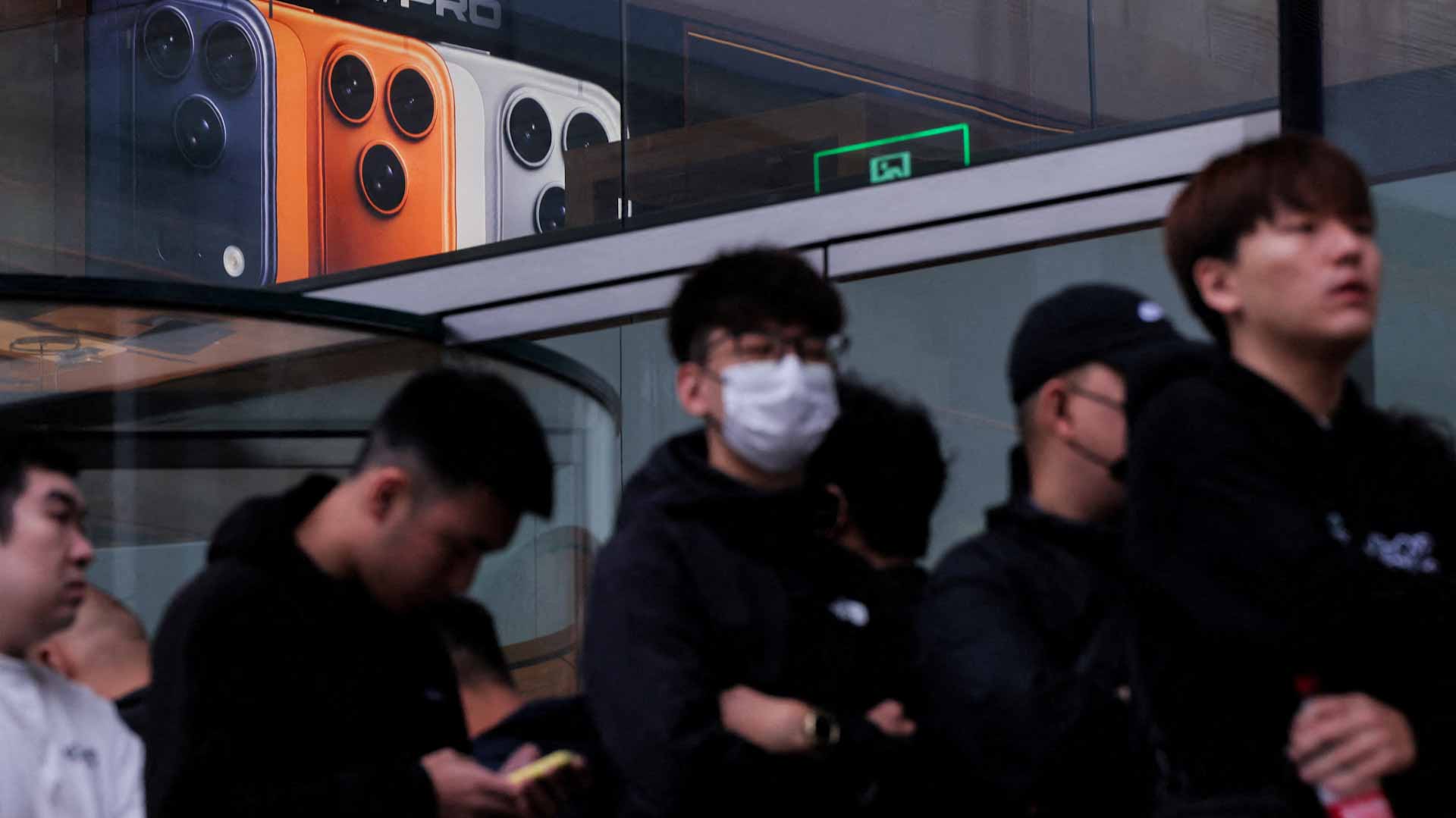 إقبال منقطع النظير على آيفون17..وآبل تتفوق بجدارة في السباق التقني