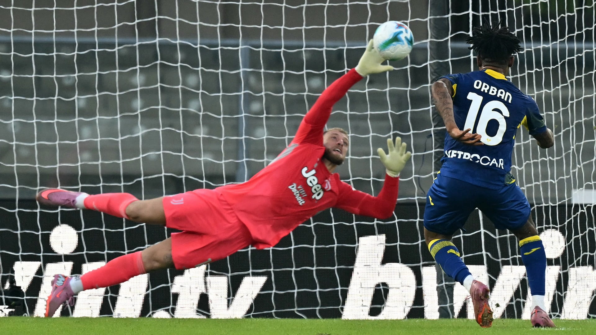 يوفنتوس يتعثر أمام فيرونا في الدوري الإيطالي 