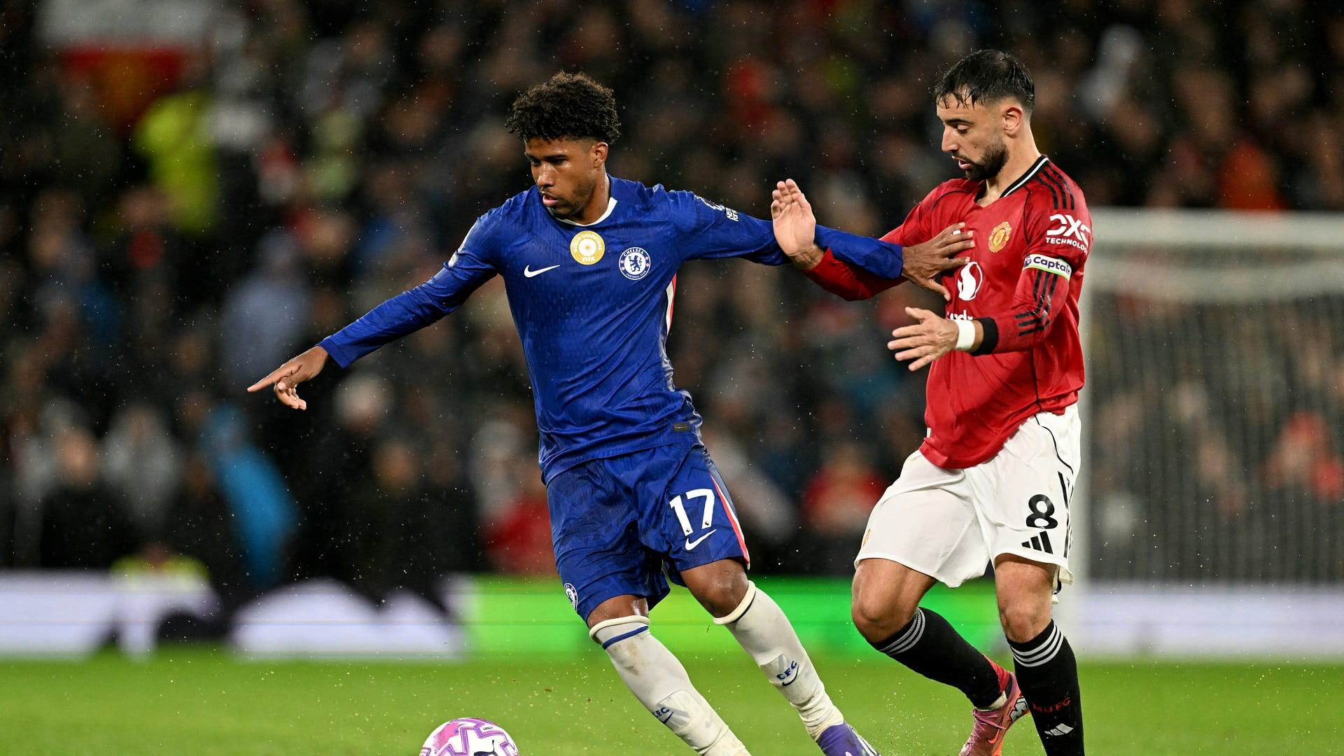 Manchester United back on track with 2-1 win over Chelsea