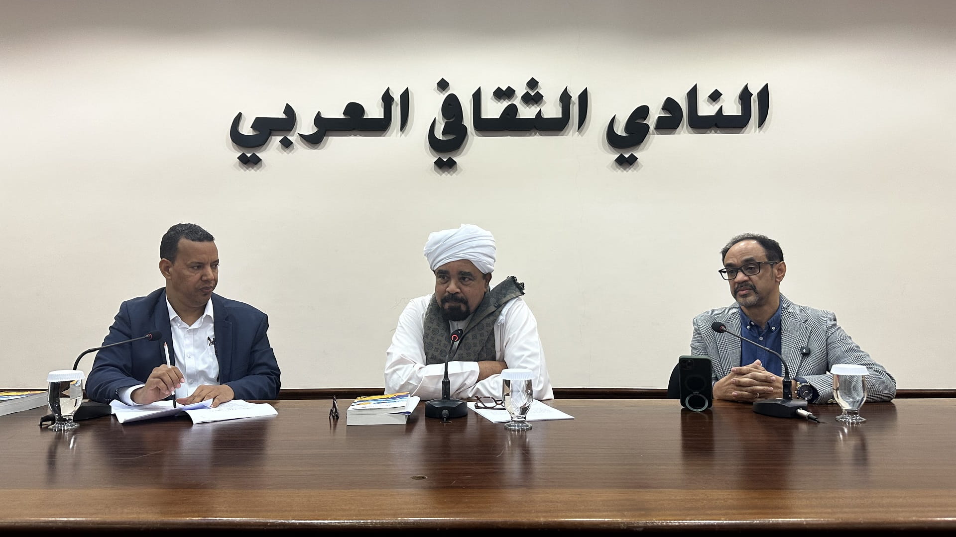 Arab Cultural Club hosts discussion on mirrors of poetry 