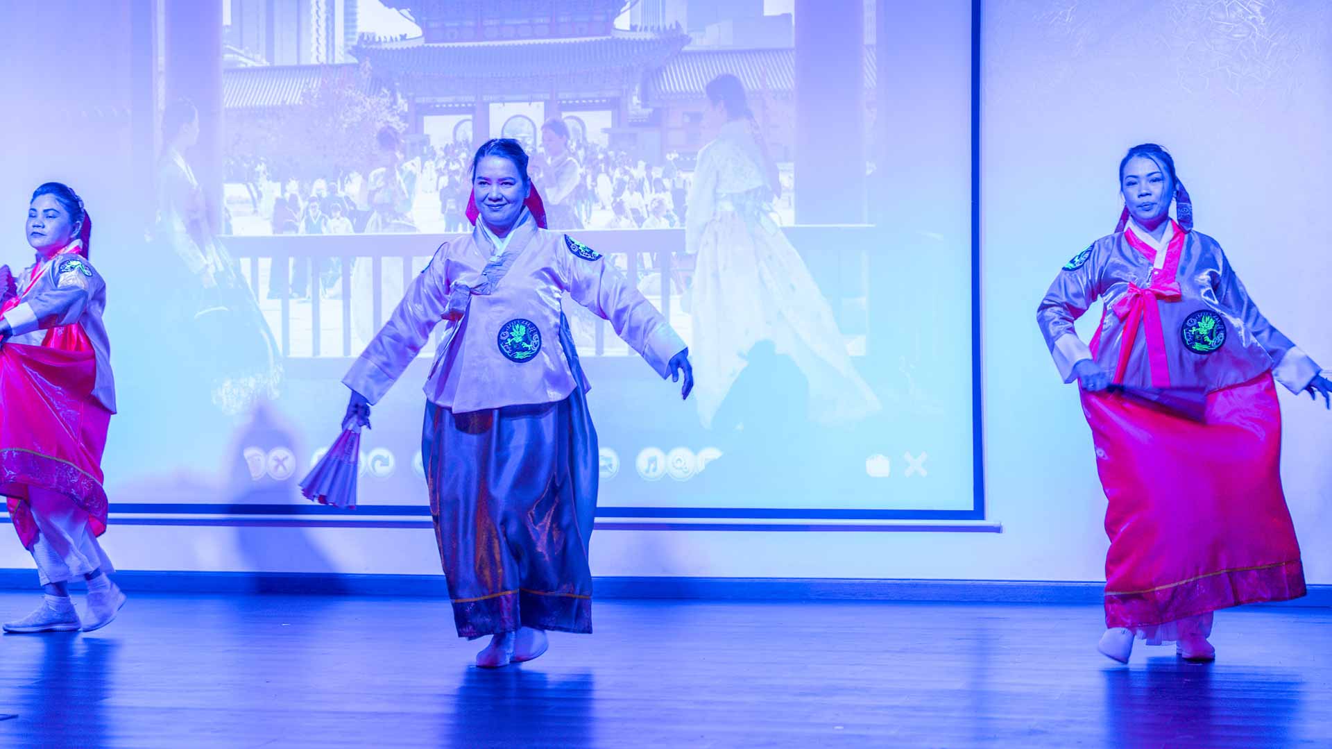 سيدات الشارقة بكلباء ينضم لأول مرة المهرجان الآسيوي الزاخر بتنوعه  