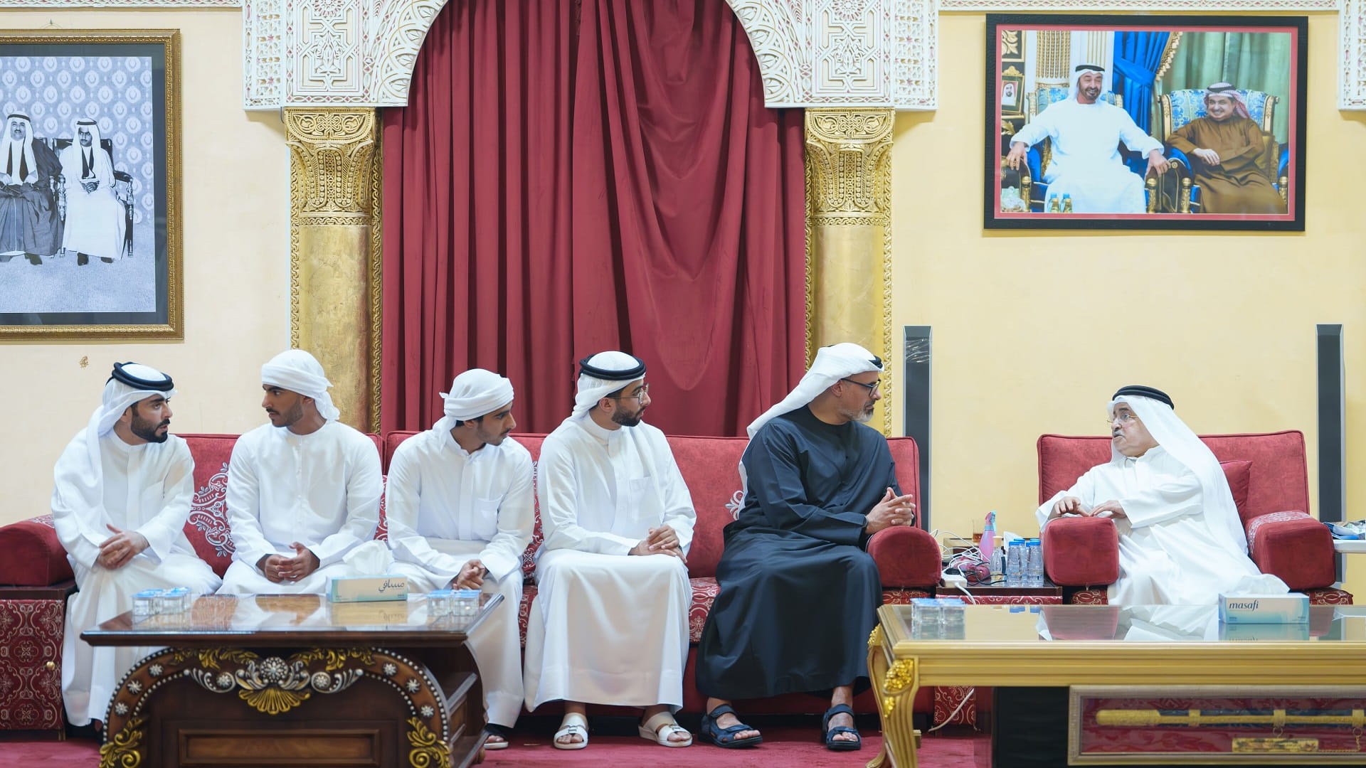 خالد بن محمد بن زايد يعزي في وفاة سلطان بن خالد بن محمد القاسمي 