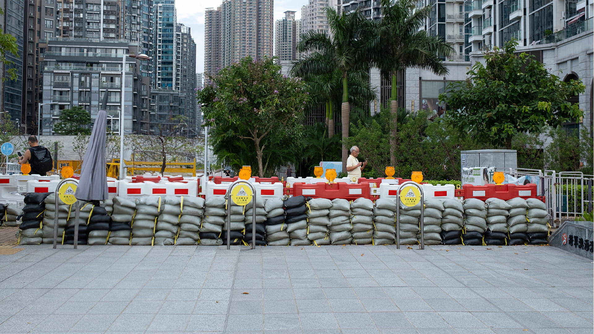 "منطقة هونغ كونغ" تستعد للإعصار سوبر راغاسا بإلغاء رحلات الطيران