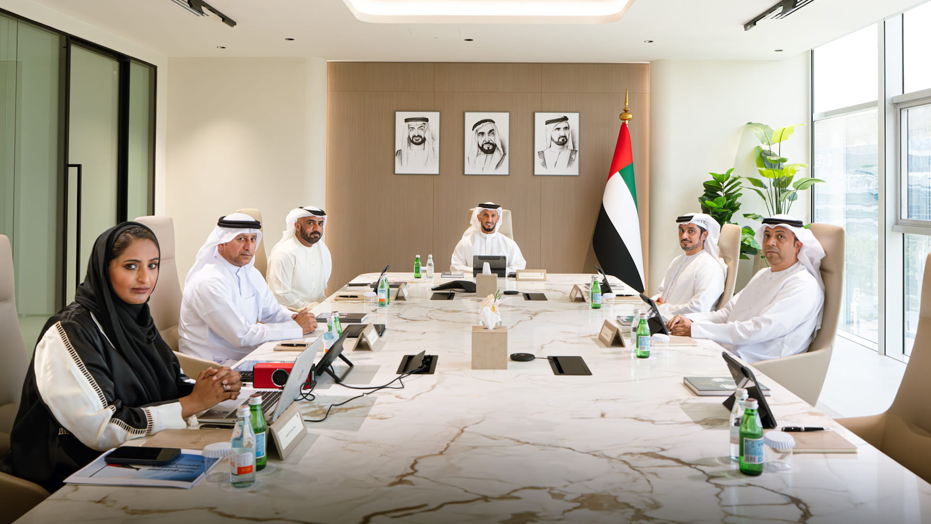 مجلس الإمارات للإعلام يعقد اجتماعه الثالث برئاسة عبد الله آل حامد 