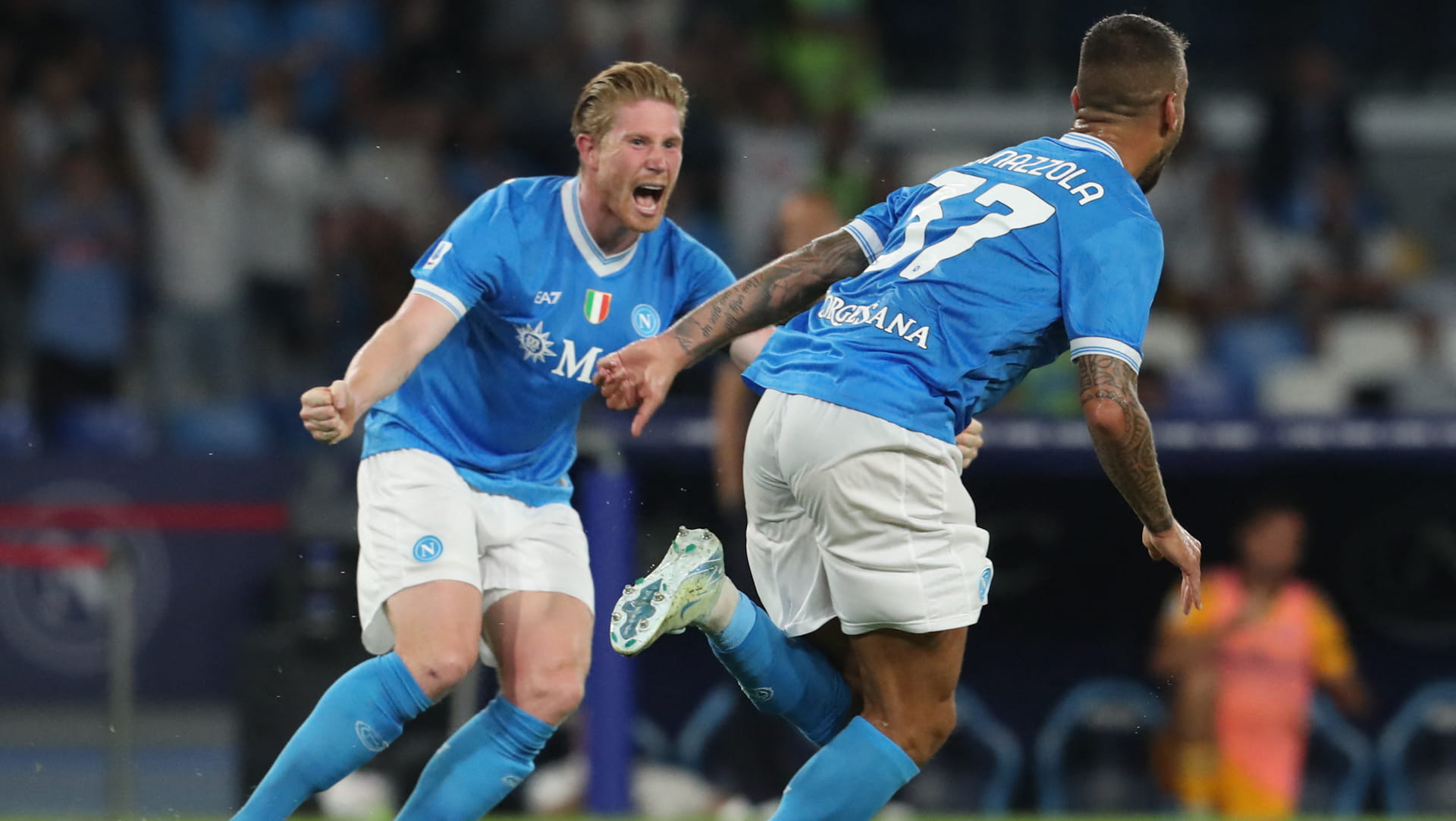 نابولي يتصدر الدوري الإيطالي لكرة القدم  