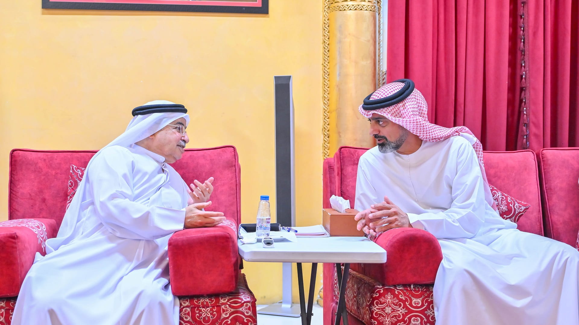 عمار بن حميد يقدم واجب العزاء بوفاة سلطان بن خالد بن محمد القاسمي 