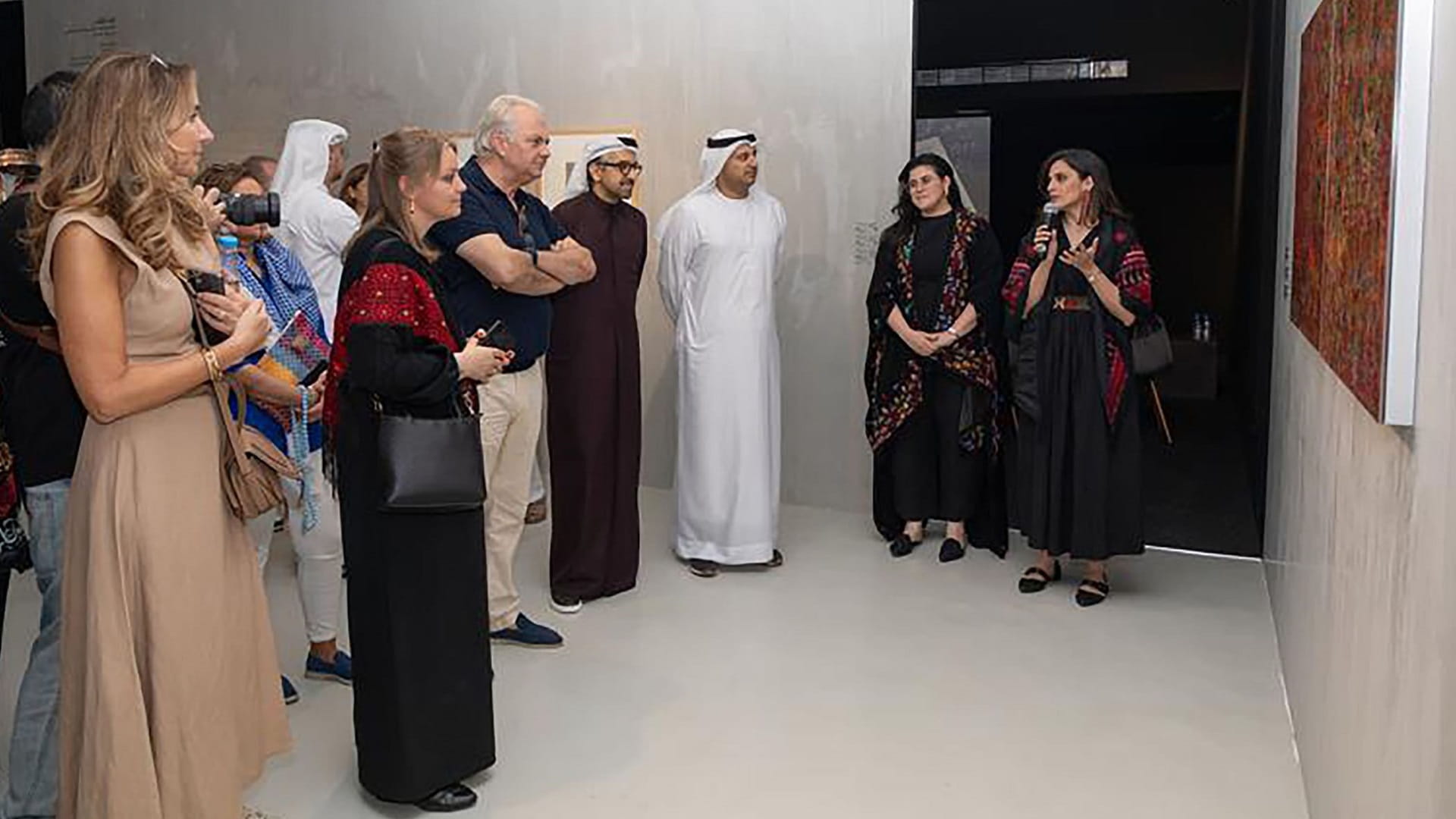 مركز مرايا للفنون في الشارقة يطلق معرض "صلة.. ما تبقى لكم"  