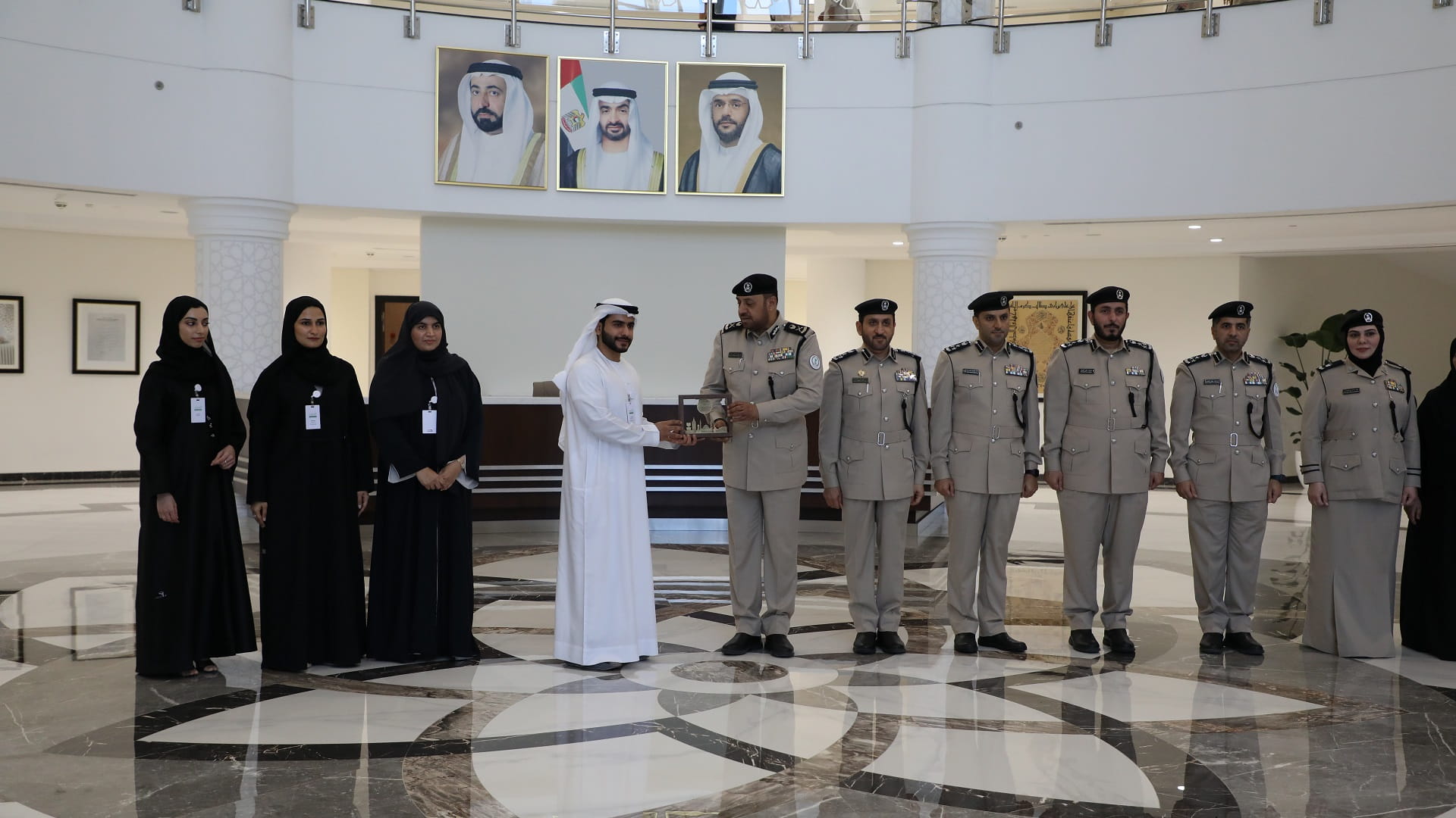 "تمكين الشارقة" تعرّف بمشروع "جيران النبي" في مقر شرطة الإمارة 