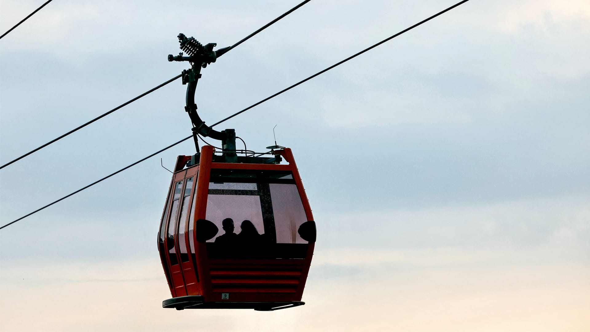 في سريلانكا.. وفاة 7 أشخاص بعد سقوط عربة تلفريك من علو شاهق