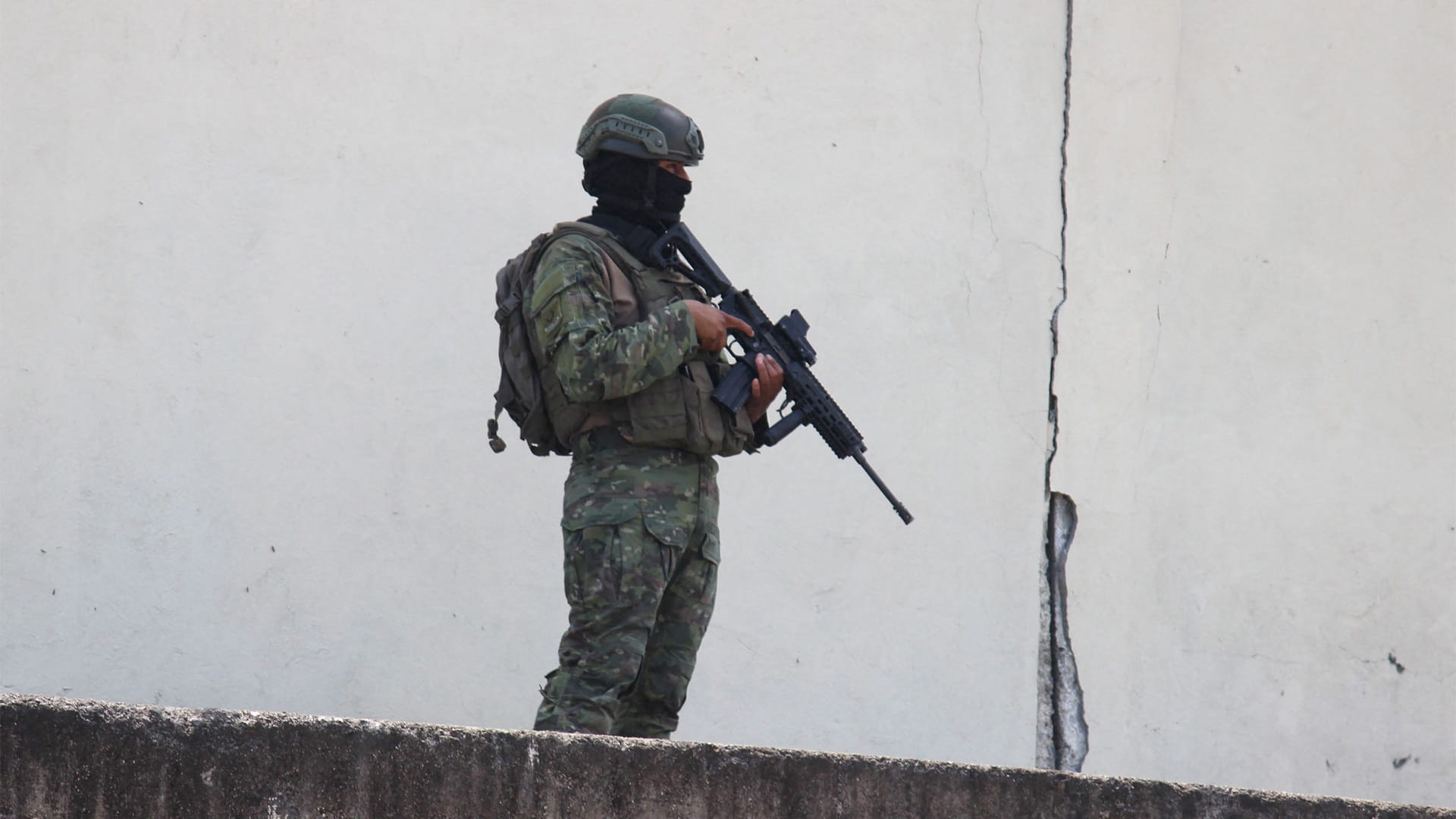 17قتيلاً في اشتباكات دامية بين عصابات داخل سجن إكوادوري 