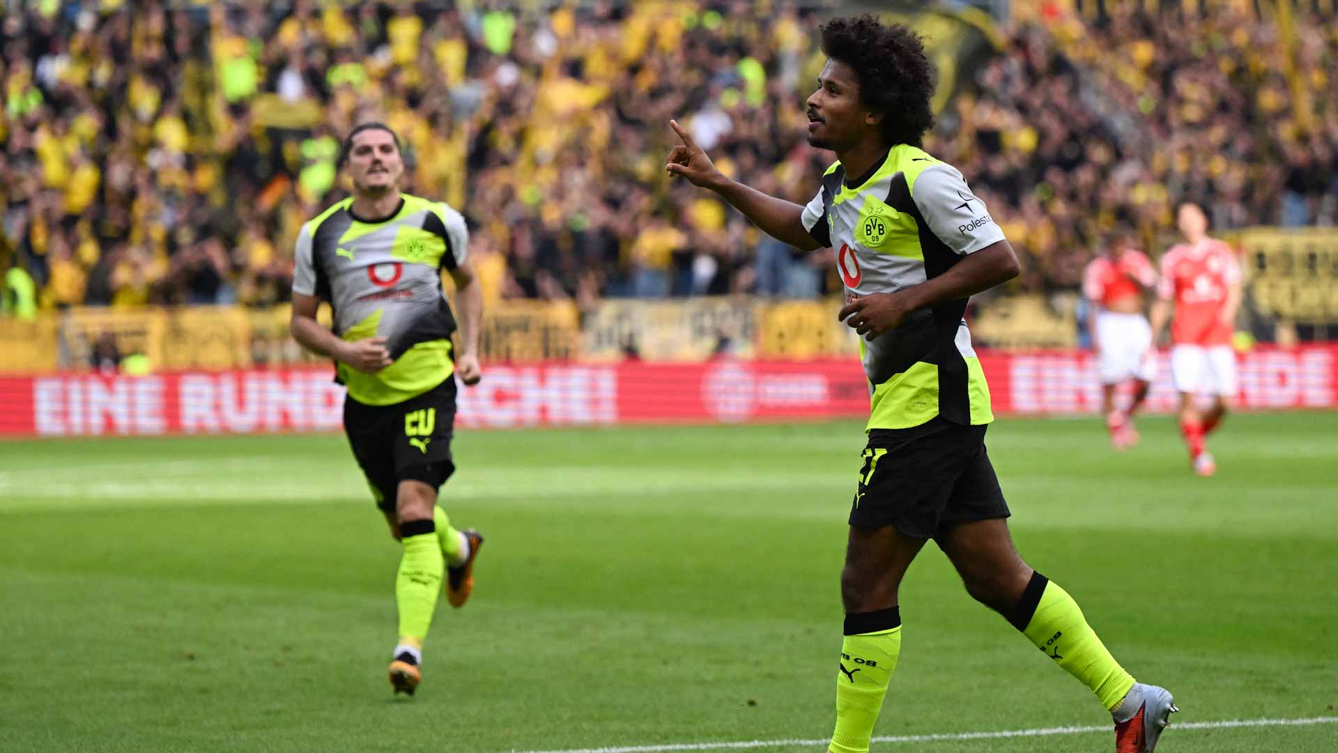 دورتموند يضيق الفارق مع بايرن في صدارة الدوري الألماني 