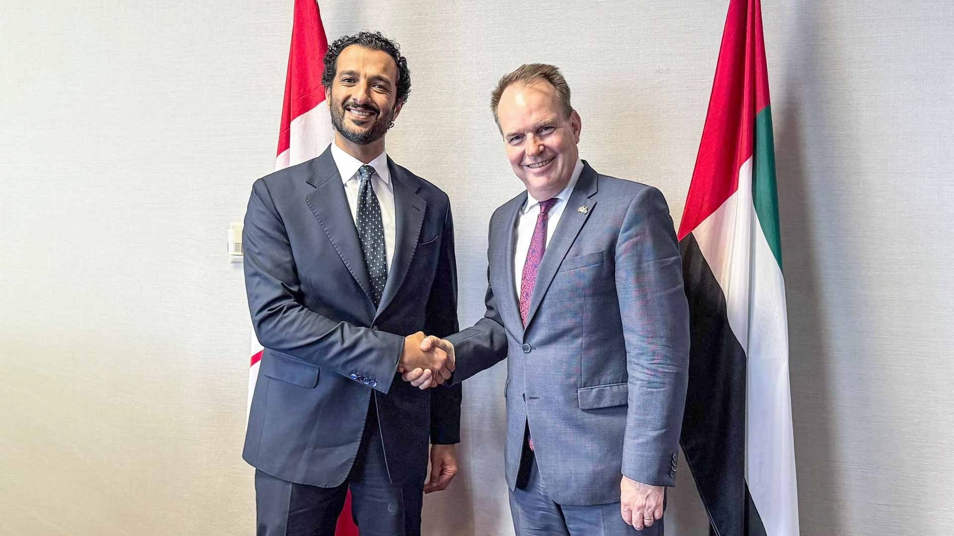 الإمارات وكندا تناقشان تعزيز التعاون في قطاعات الطيران والنقل