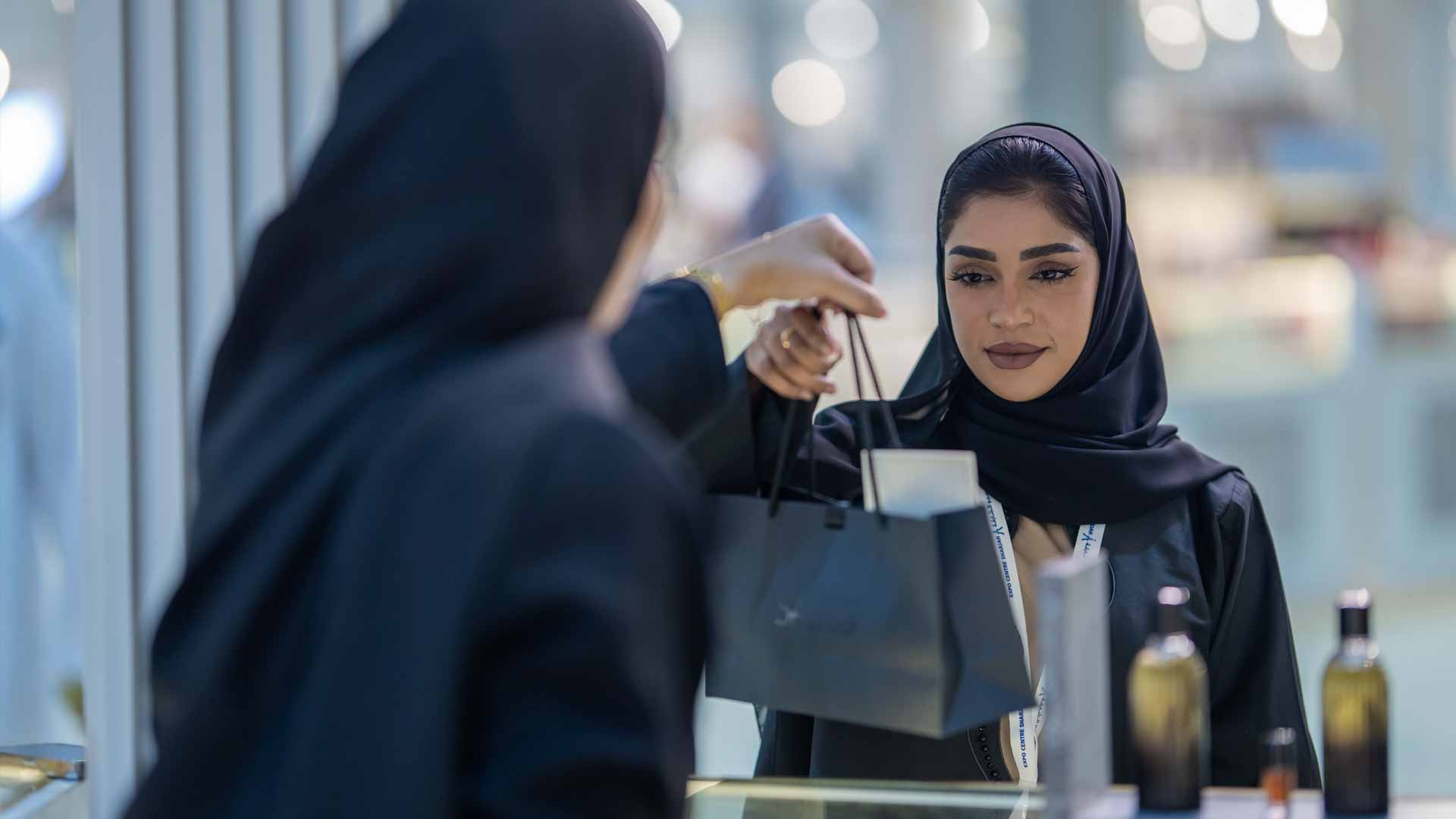 "سيدات أعمال الشارقة" يعزز حضور الإماراتيات في "الإمارات للعطور" 
