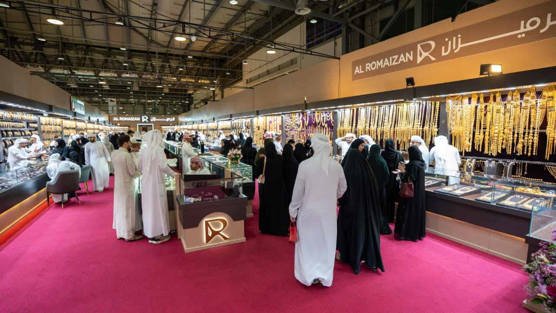 معرض الشرق الأوسط للساعات والمجوهرات يستقطب 91 ألف زائر و500 عارض 