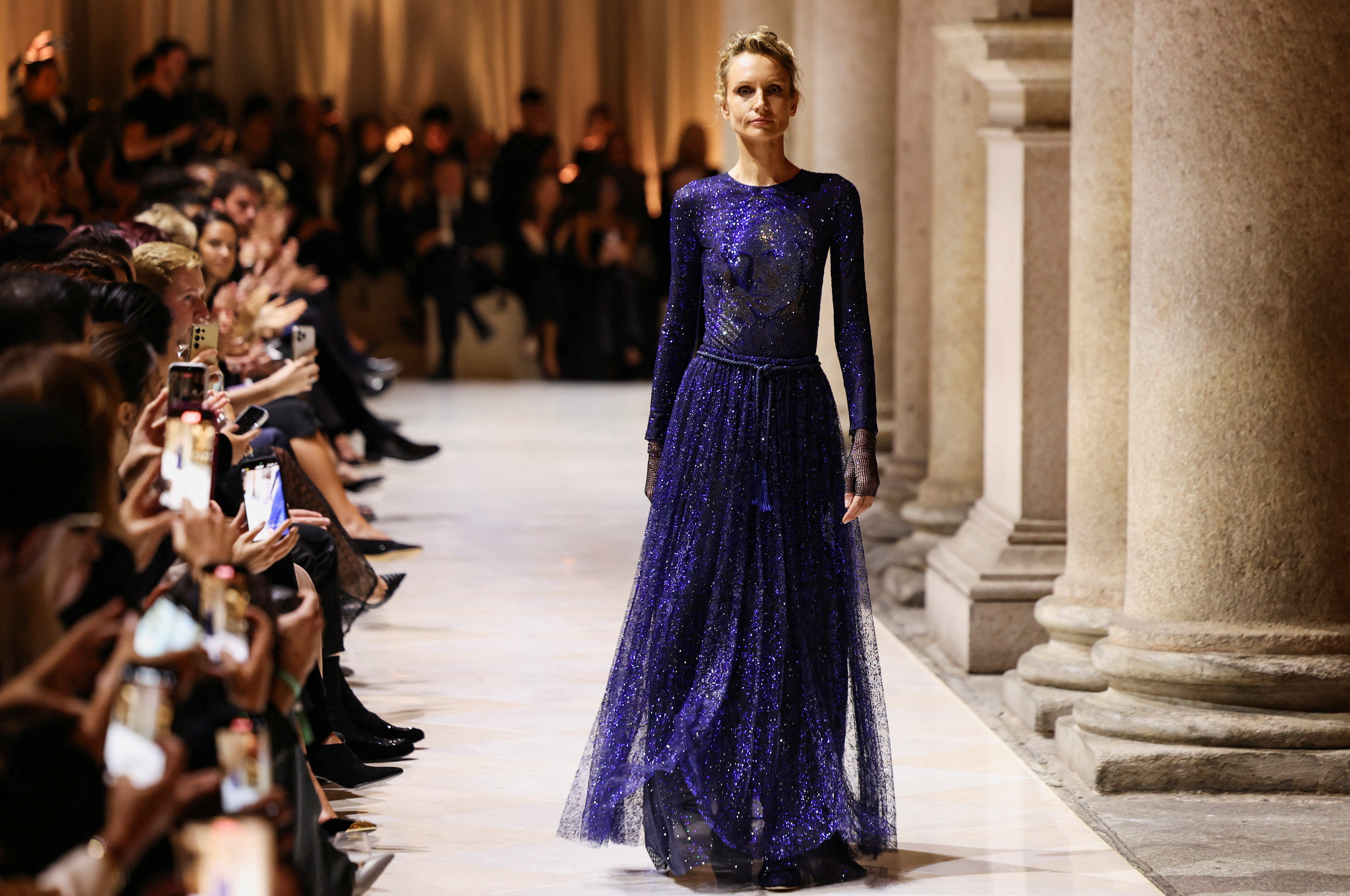  دار جورجيو أرماني تزيح الستار عن المجموعة الأخيرة للمصمم الراحل 