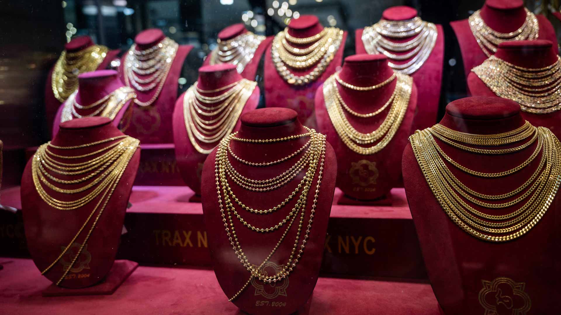 الذهب يواصل مكاسبه وسط رهانات على خفض الفائدة الأميركية 