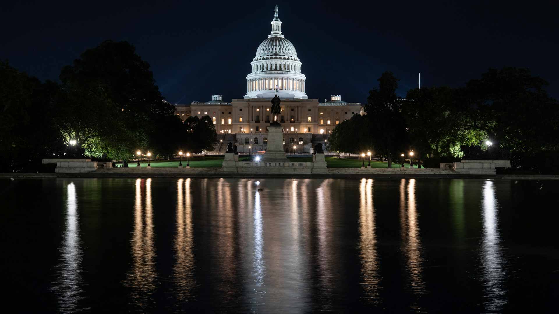 أميركا تواجه شللاً فدرالياً عقب إخفاق الكونغرس بتمرير الميزانية 