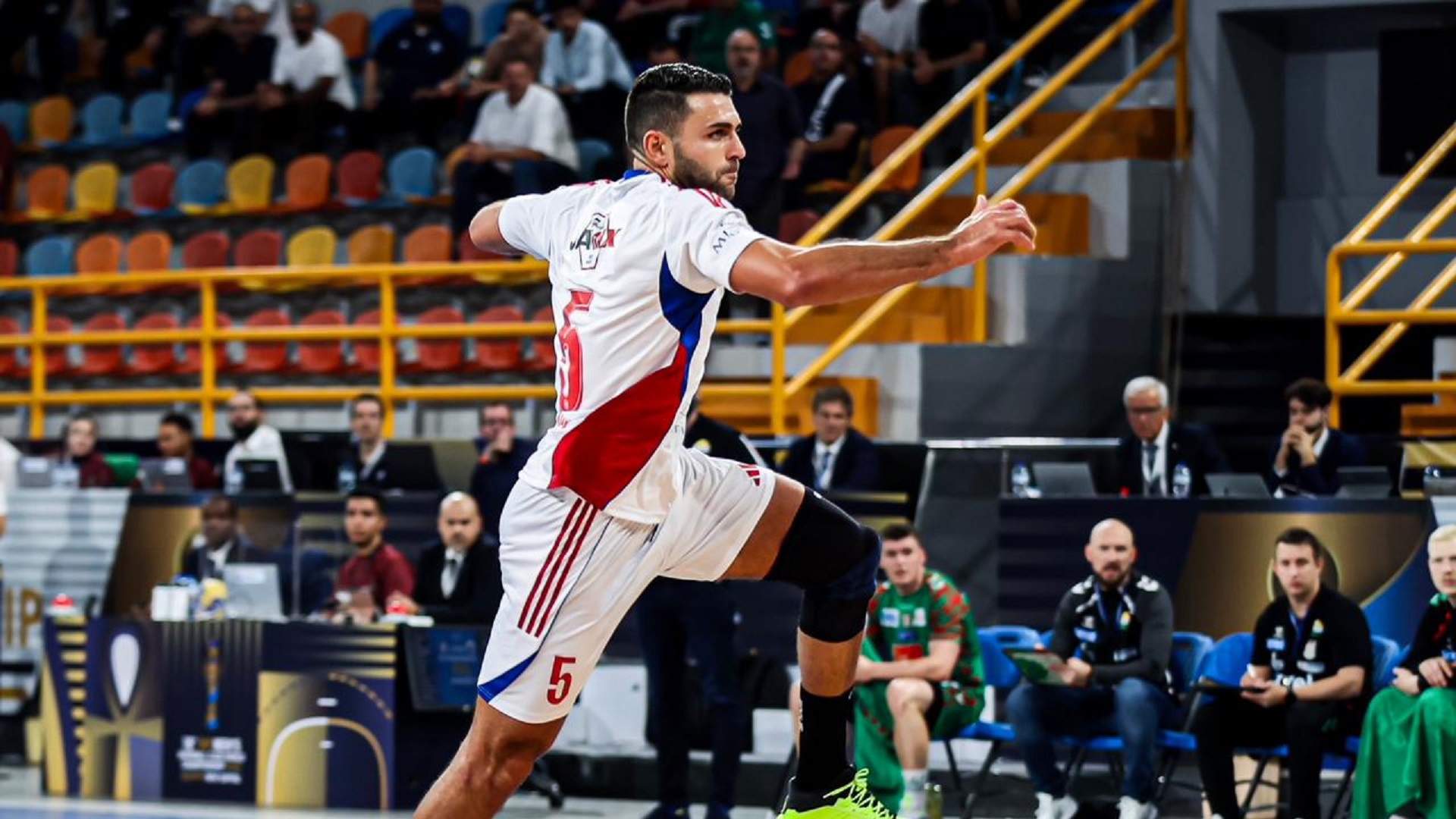 بعد أداء مميز.. الشارقة يخسر أمام بطل أوروبا في مونديال اليد  