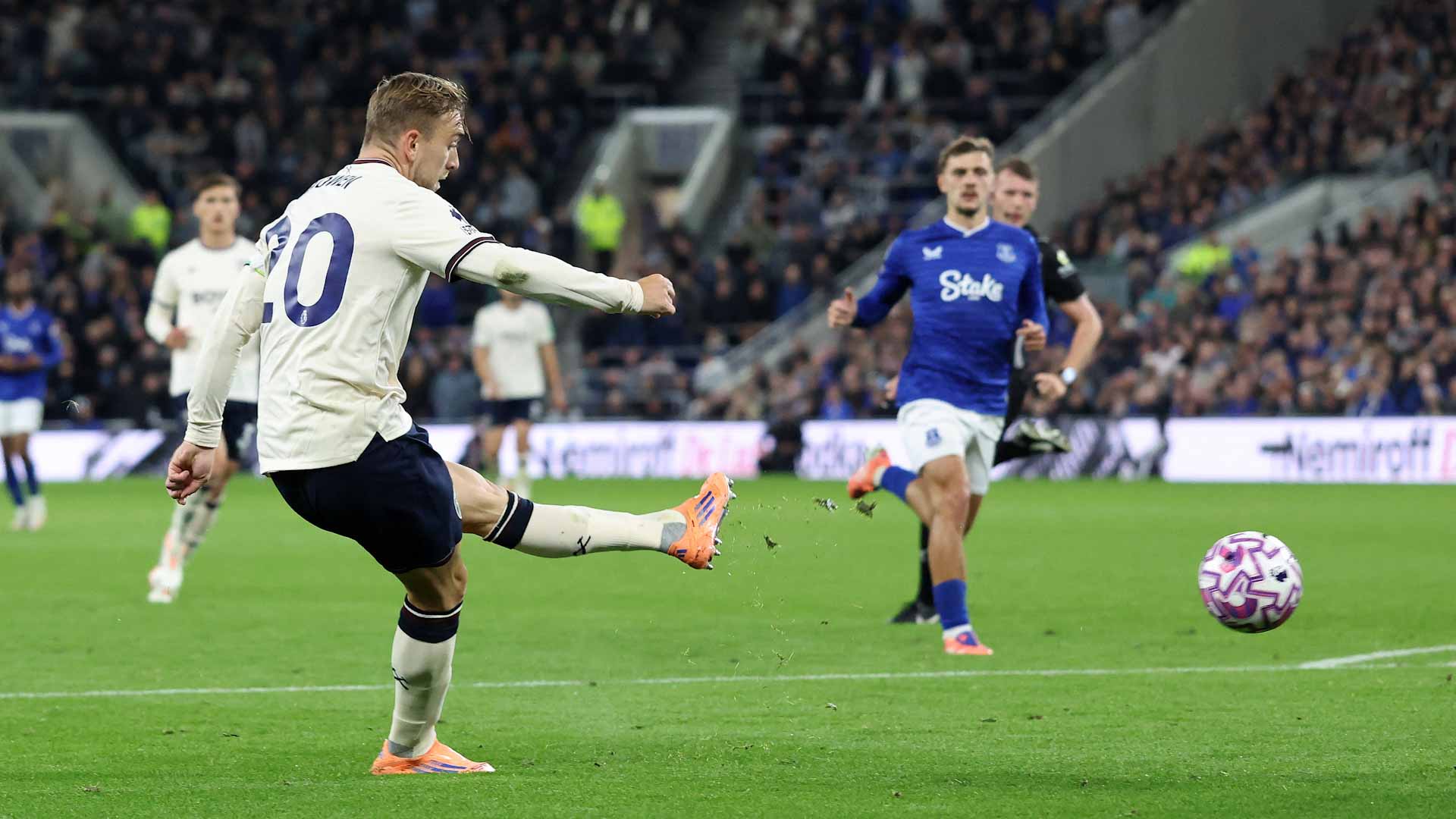 وست هام يخطف نقطة التعادل من إيفرتون في الدوري الإنجليزي  