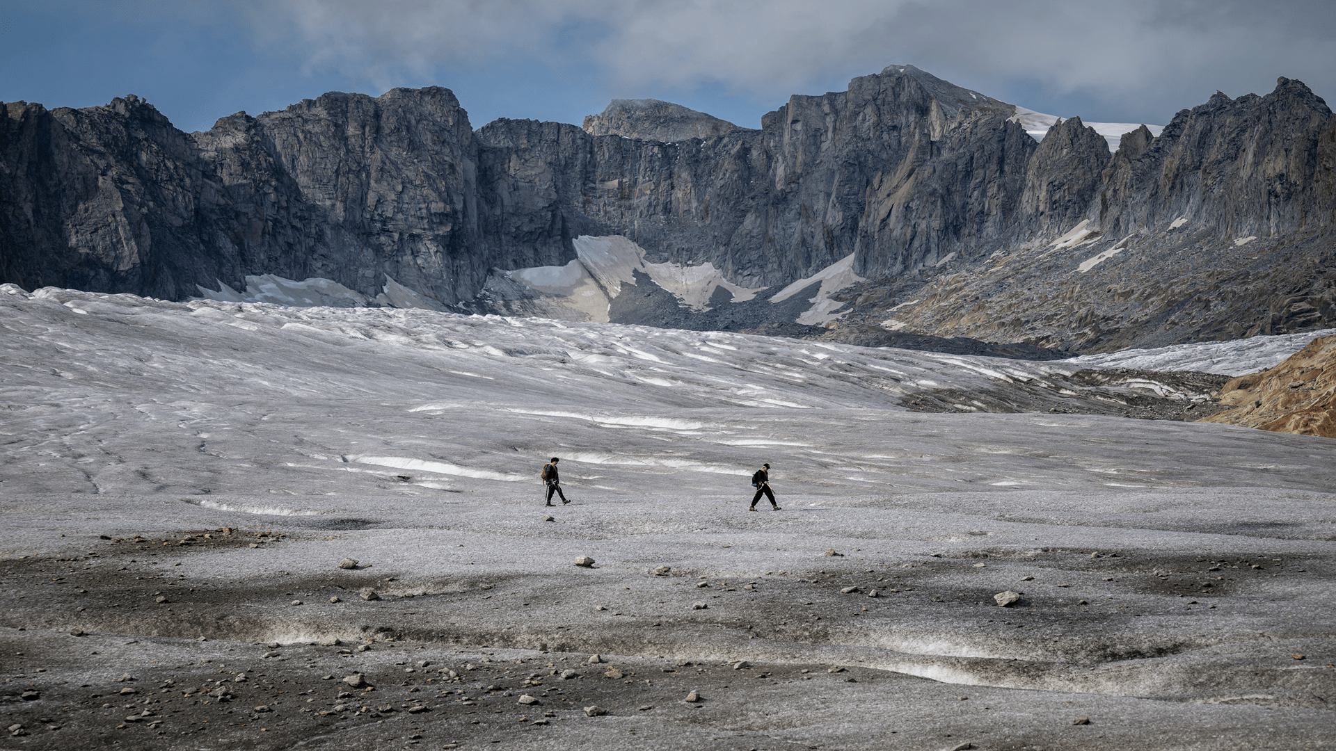 Swiss glaciers shrank by quarter over the past decade