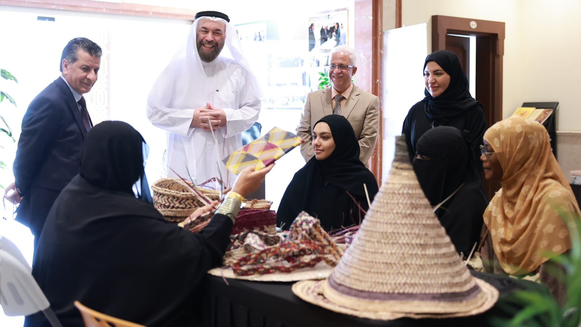 الجامعة القاسمية تحتفي باليوم العالمي للمسن بمعرض تراثي 