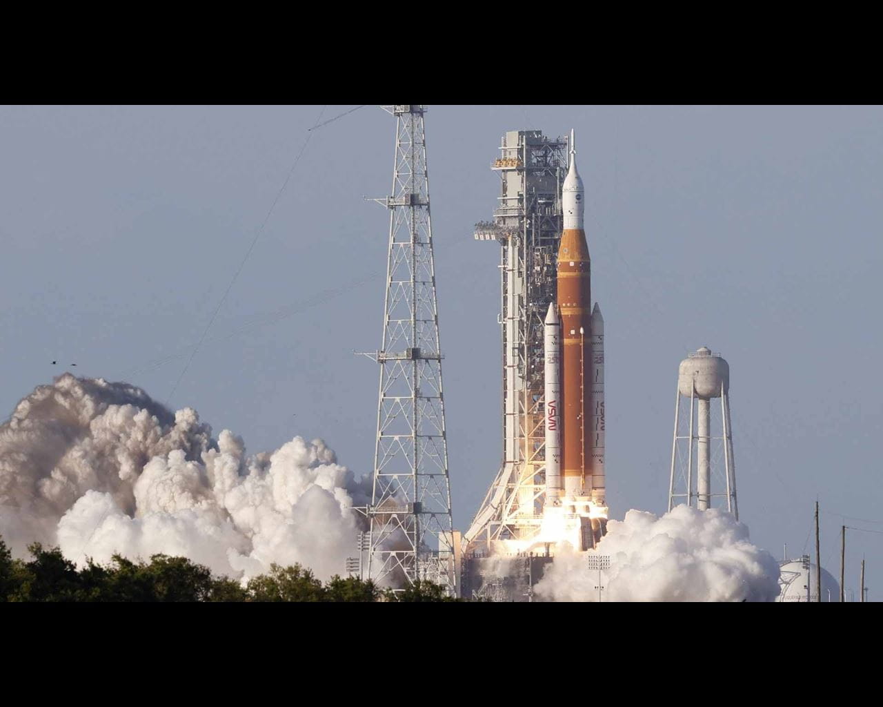 لأول مرة بعد توقف دام نصف قرن.. 4 رواد فضاء ينطلقون نحو القمر 